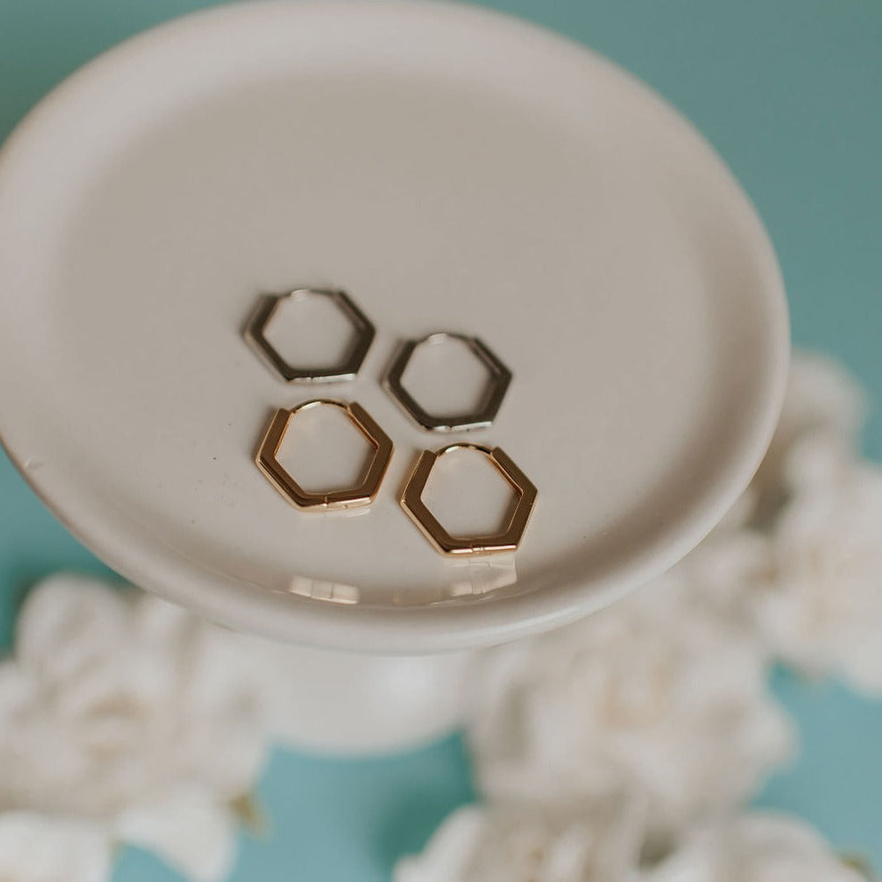 ONLINE EXCLUSIVE - Hexagon huggie earrings