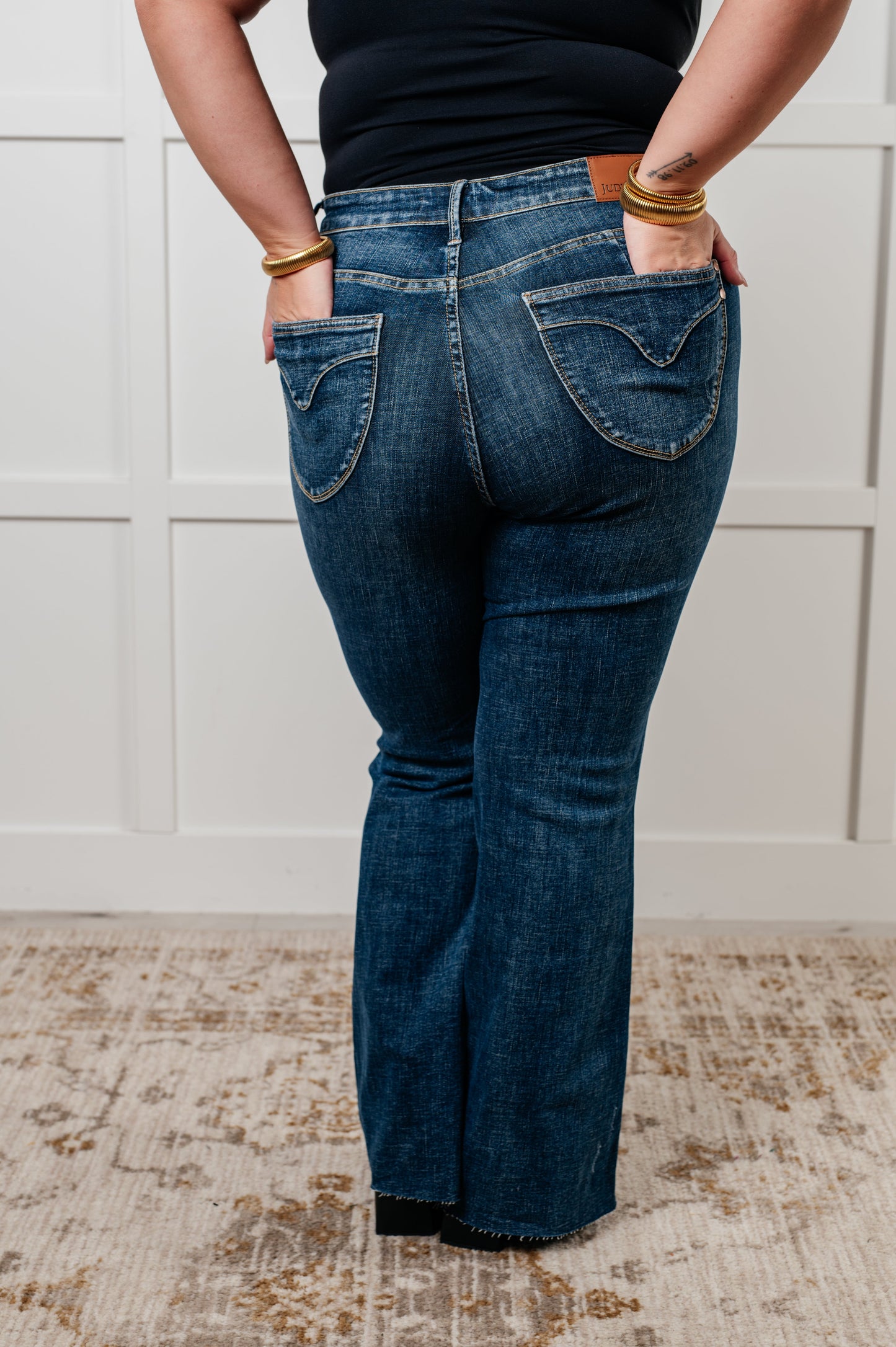 ONLINE EXCLUSIVE JUDY BLUE Edna High Rise Control Top Shield Pocket Flare Jeans