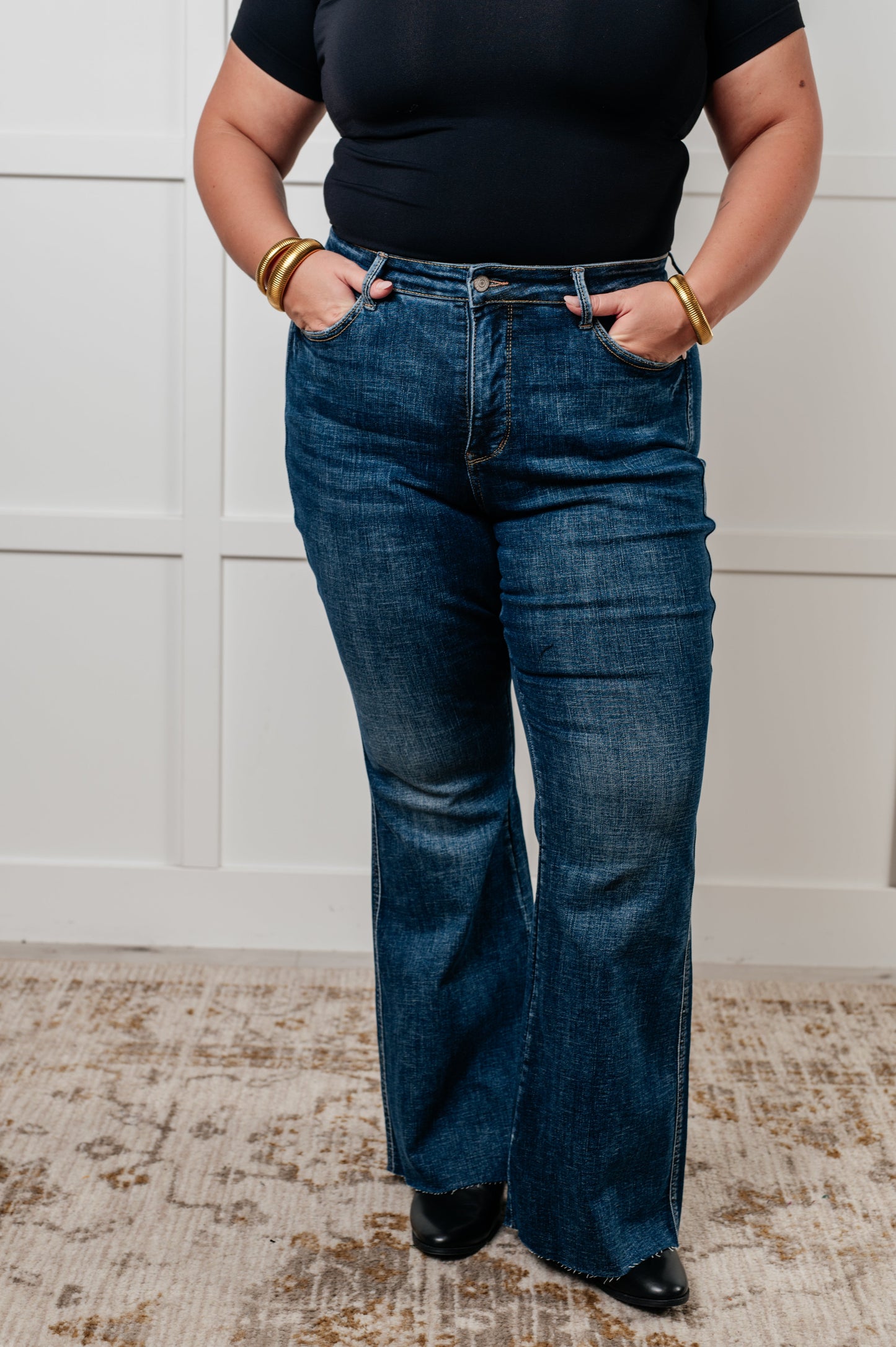 ONLINE EXCLUSIVE JUDY BLUE Edna High Rise Control Top Shield Pocket Flare Jeans