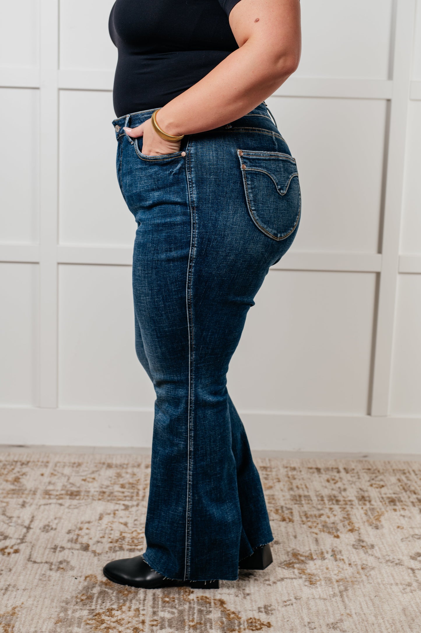 ONLINE EXCLUSIVE JUDY BLUE Edna High Rise Control Top Shield Pocket Flare Jeans
