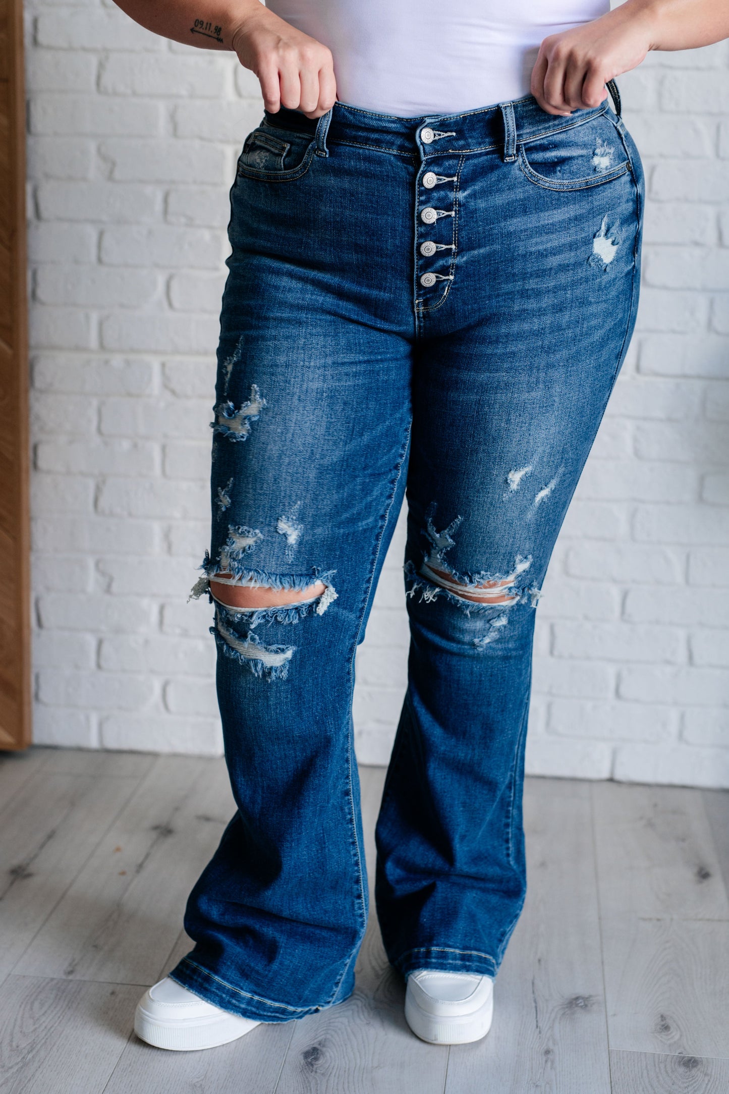 ONLINE EXCLUSIVE Judy blue Gabriella Mid Rise Distressed Button Fly Flare Jeans