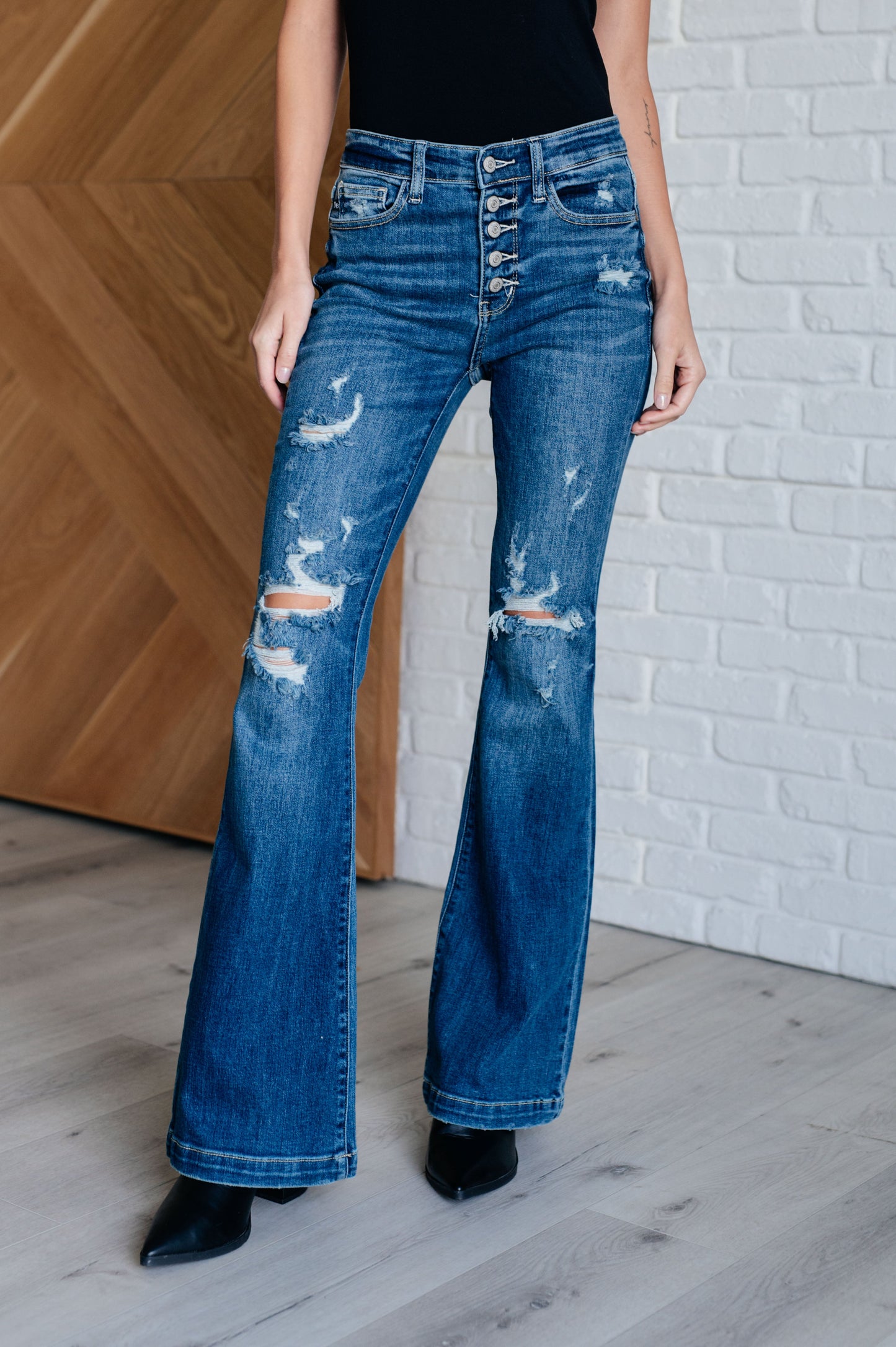 ONLINE EXCLUSIVE Judy blue Gabriella Mid Rise Distressed Button Fly Flare Jeans