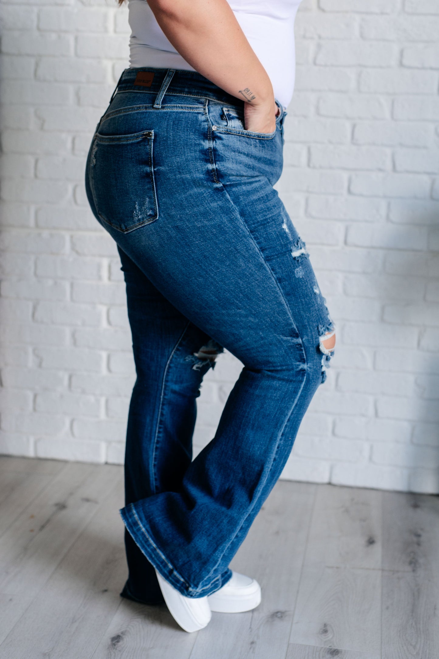 ONLINE EXCLUSIVE Judy blue Gabriella Mid Rise Distressed Button Fly Flare Jeans