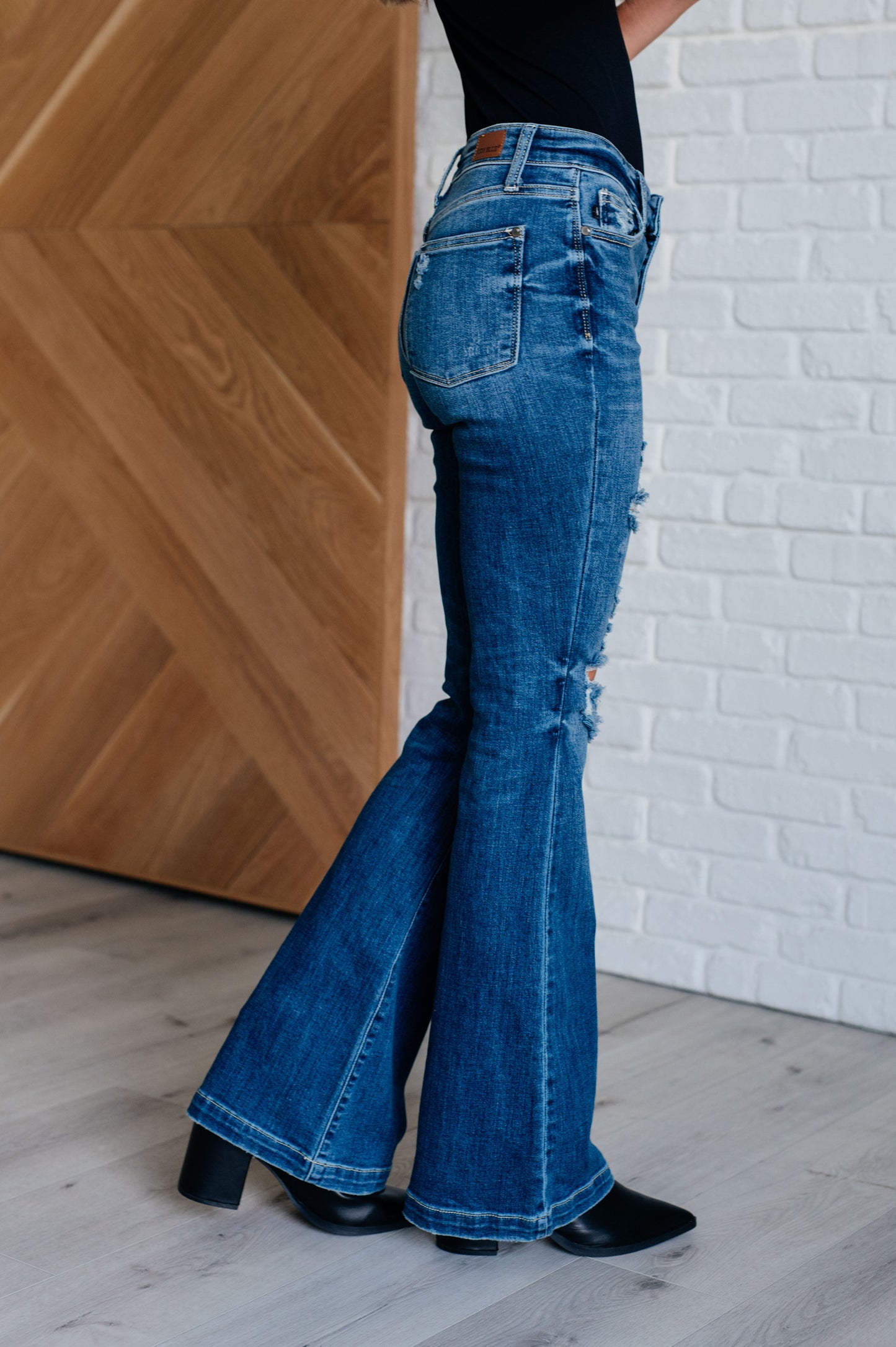 ONLINE EXCLUSIVE Judy blue Gabriella Mid Rise Distressed Button Fly Flare Jeans