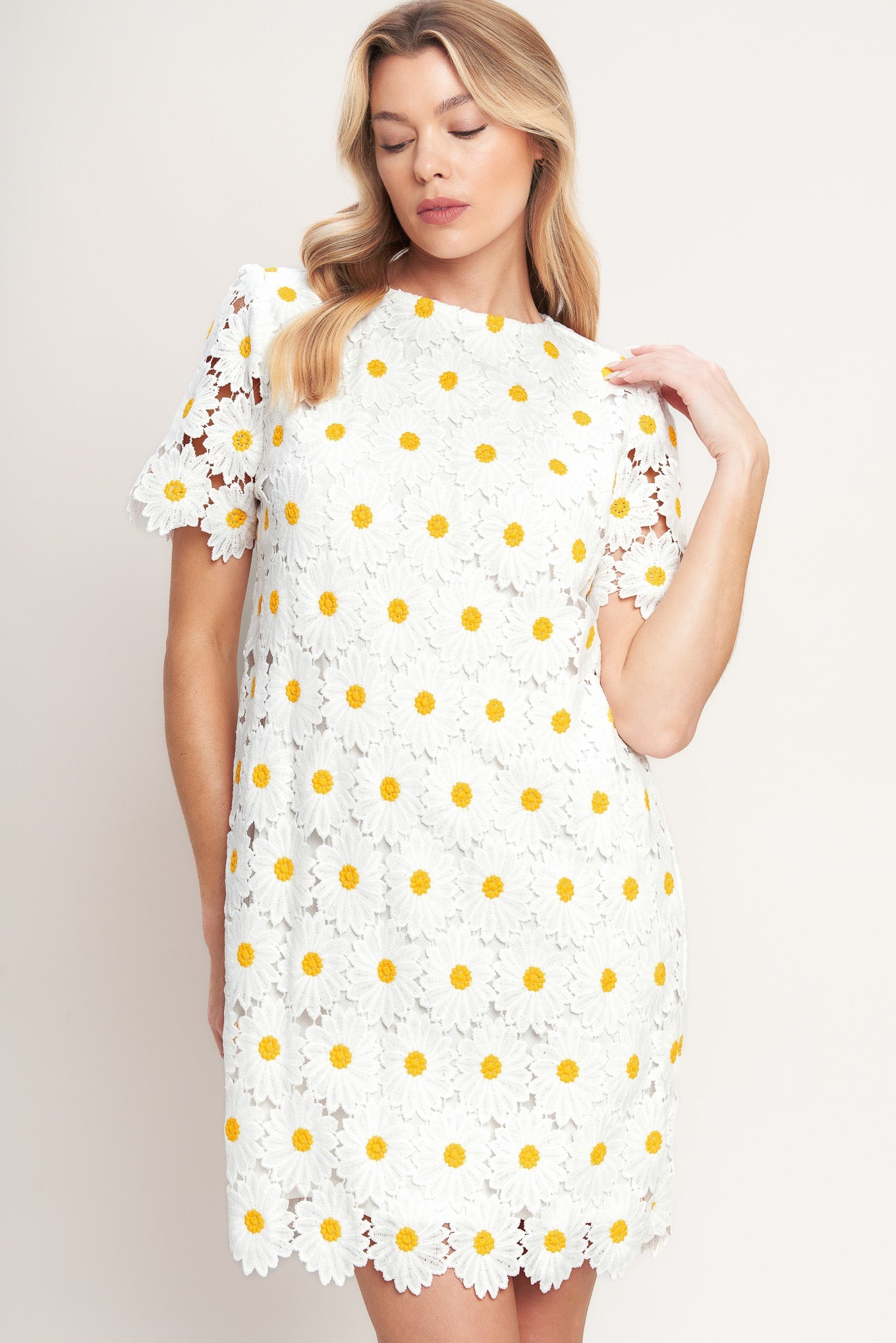 ONLINE EXCLUSIVE - Daisies and daydreams lace mini dress