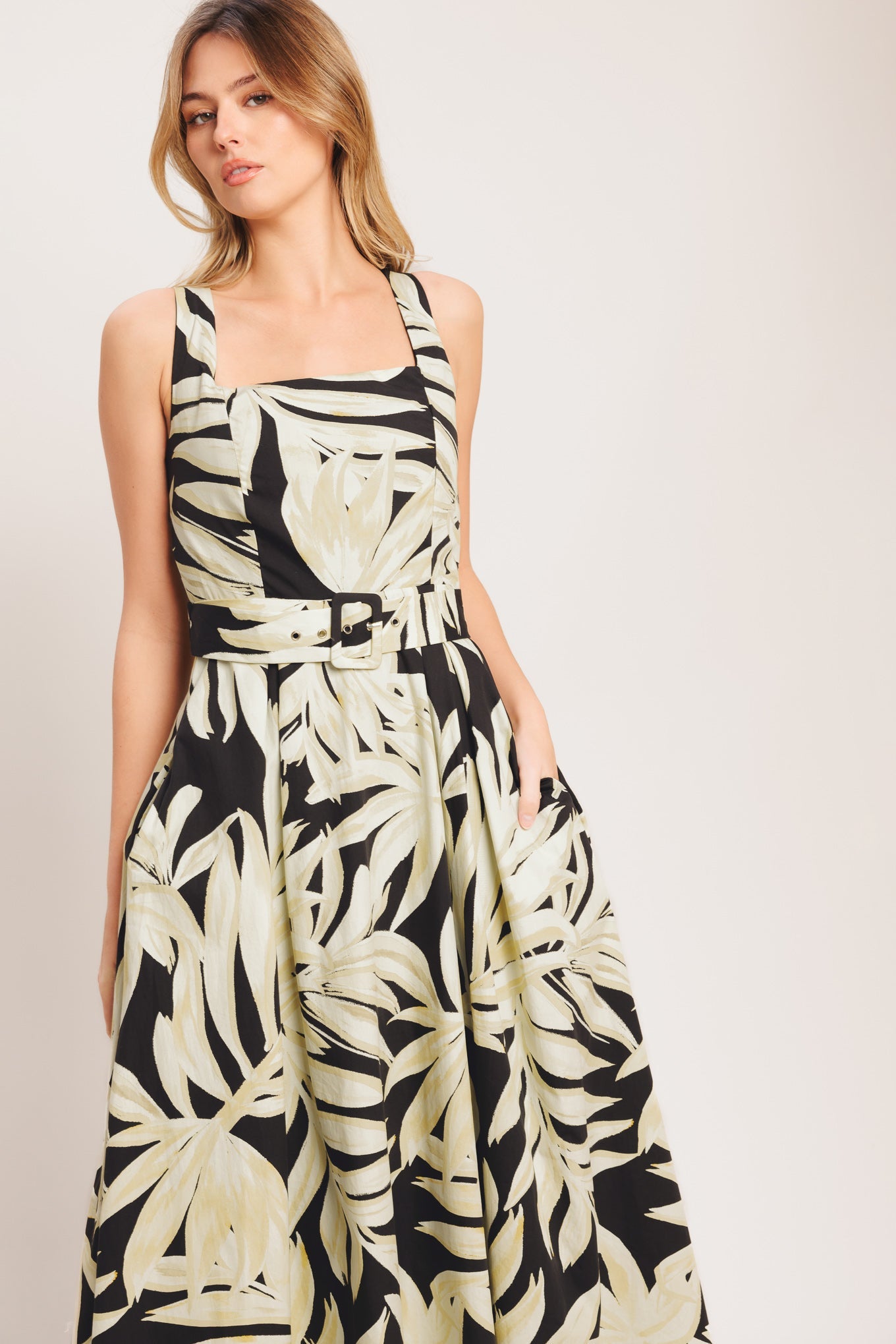 ONLINE EXCLUSIVE - Leaf statement midi dress