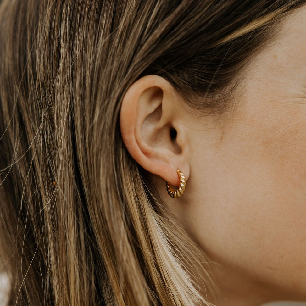ONLINE EXCLUSIVE - Twist hoops