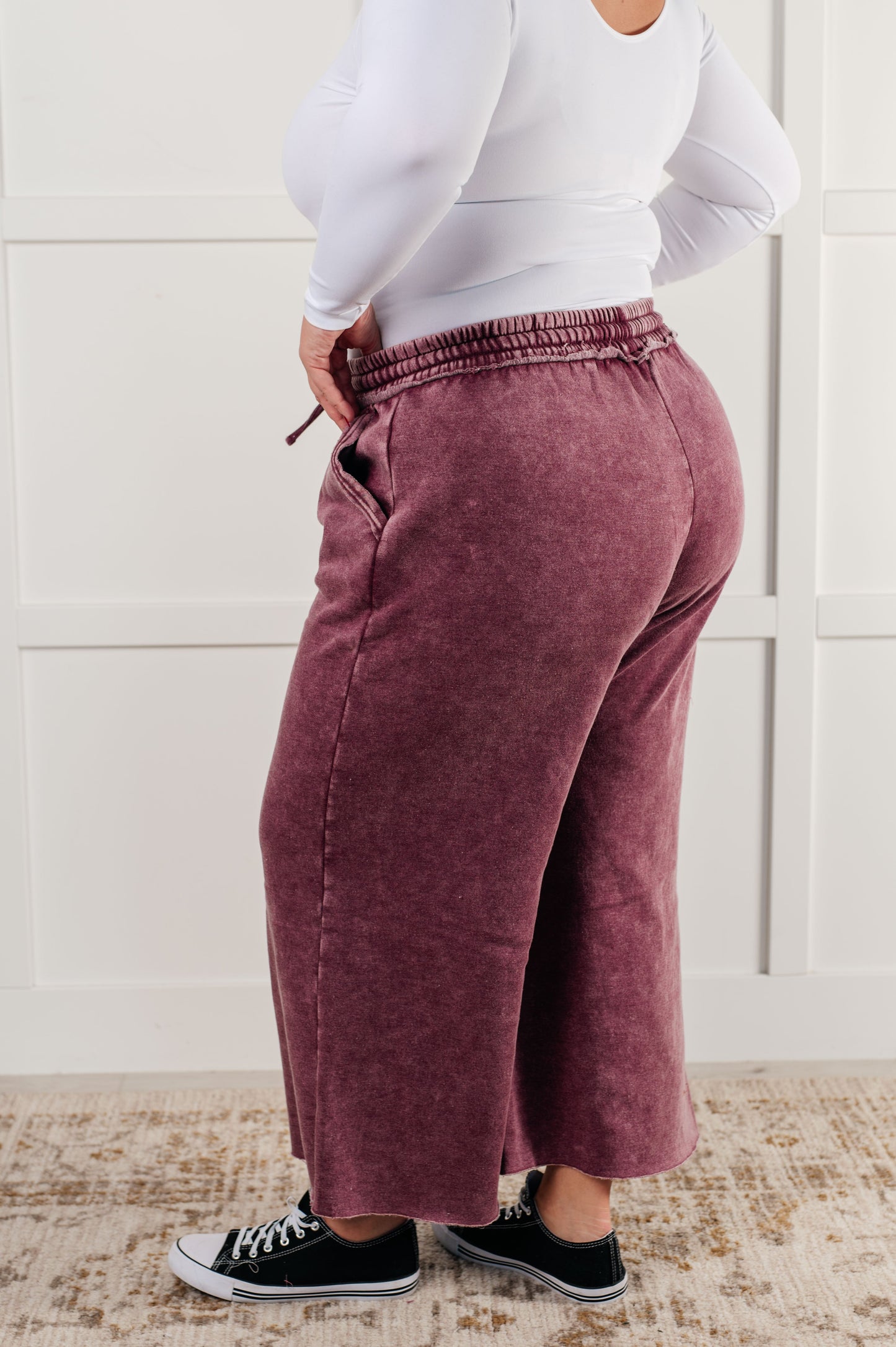 ONLINE EXCLUSIVE In or Out Wide Leg Cropped Pants in Eggplant