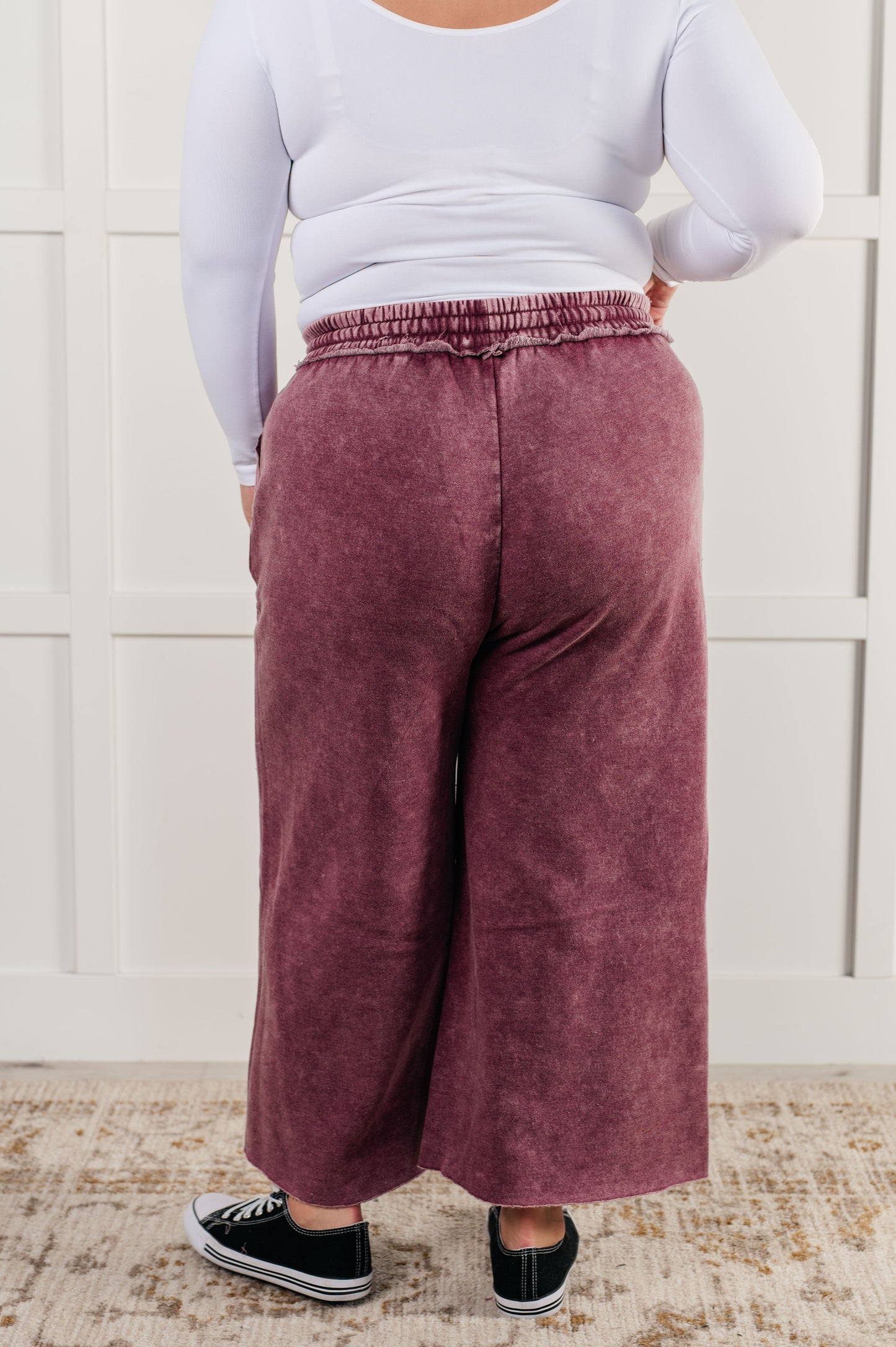ONLINE EXCLUSIVE In or Out Wide Leg Cropped Pants in Eggplant