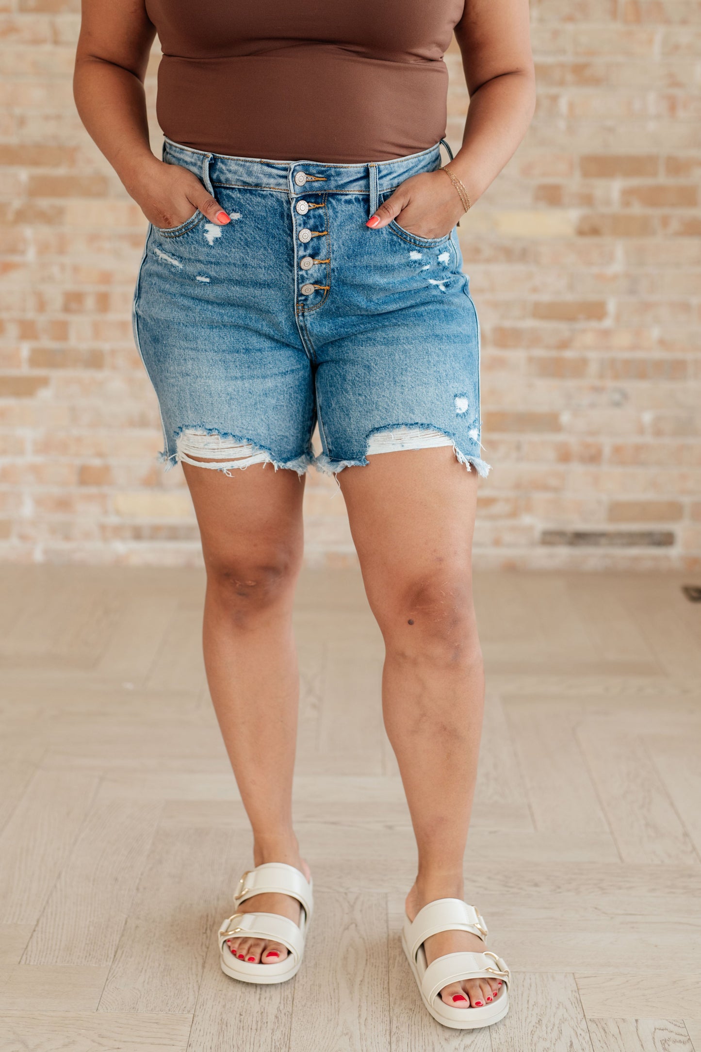 ONLINE EXCLUSIVE JUDY BLUE Kara High Rise Rigid Magic Button Fly Cutoff Shorts