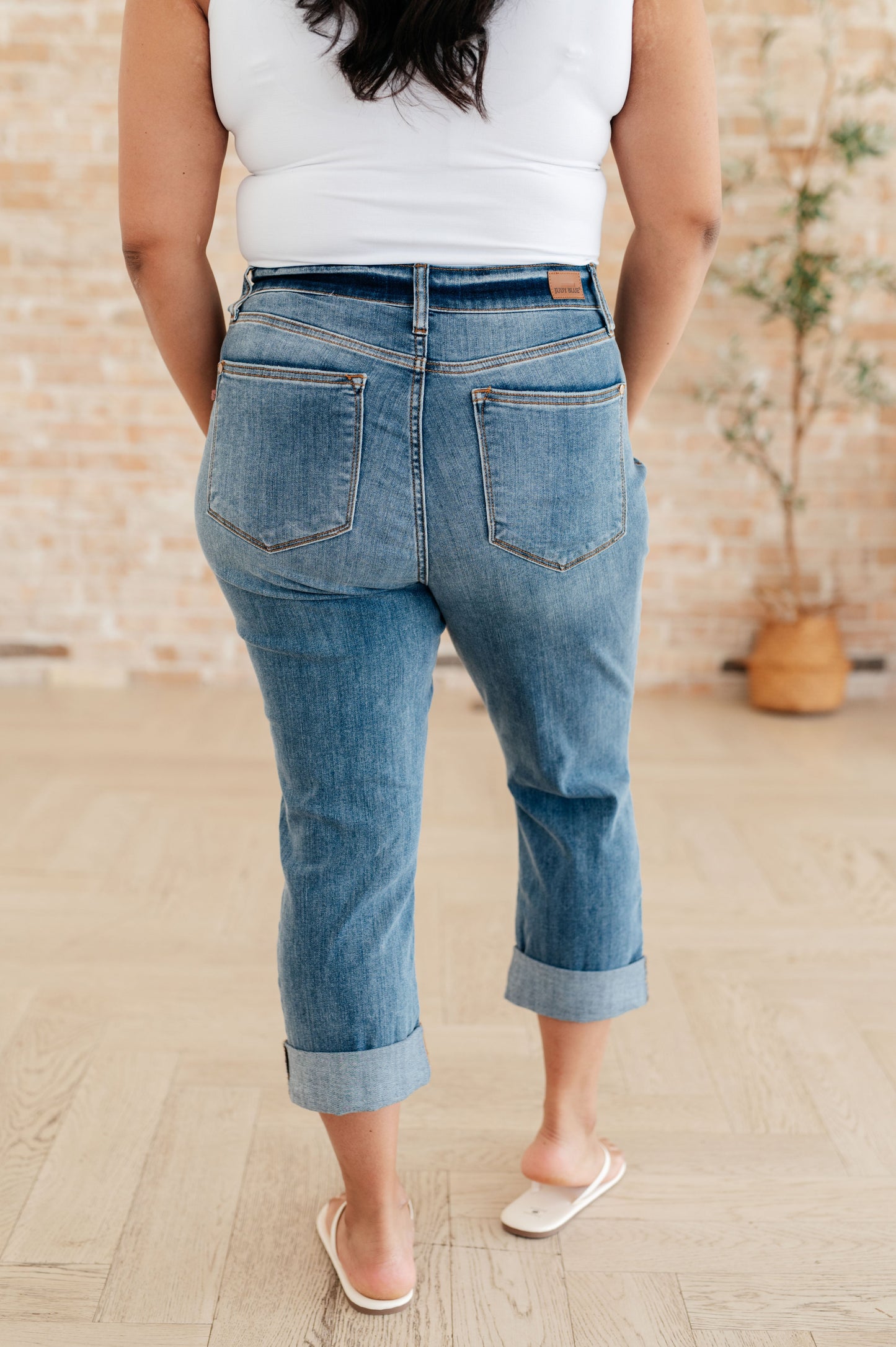 ONLINE EXCLUSIVE JUDY BLUE Laura Mid Rise Cuffed Skinny Capri Jeans