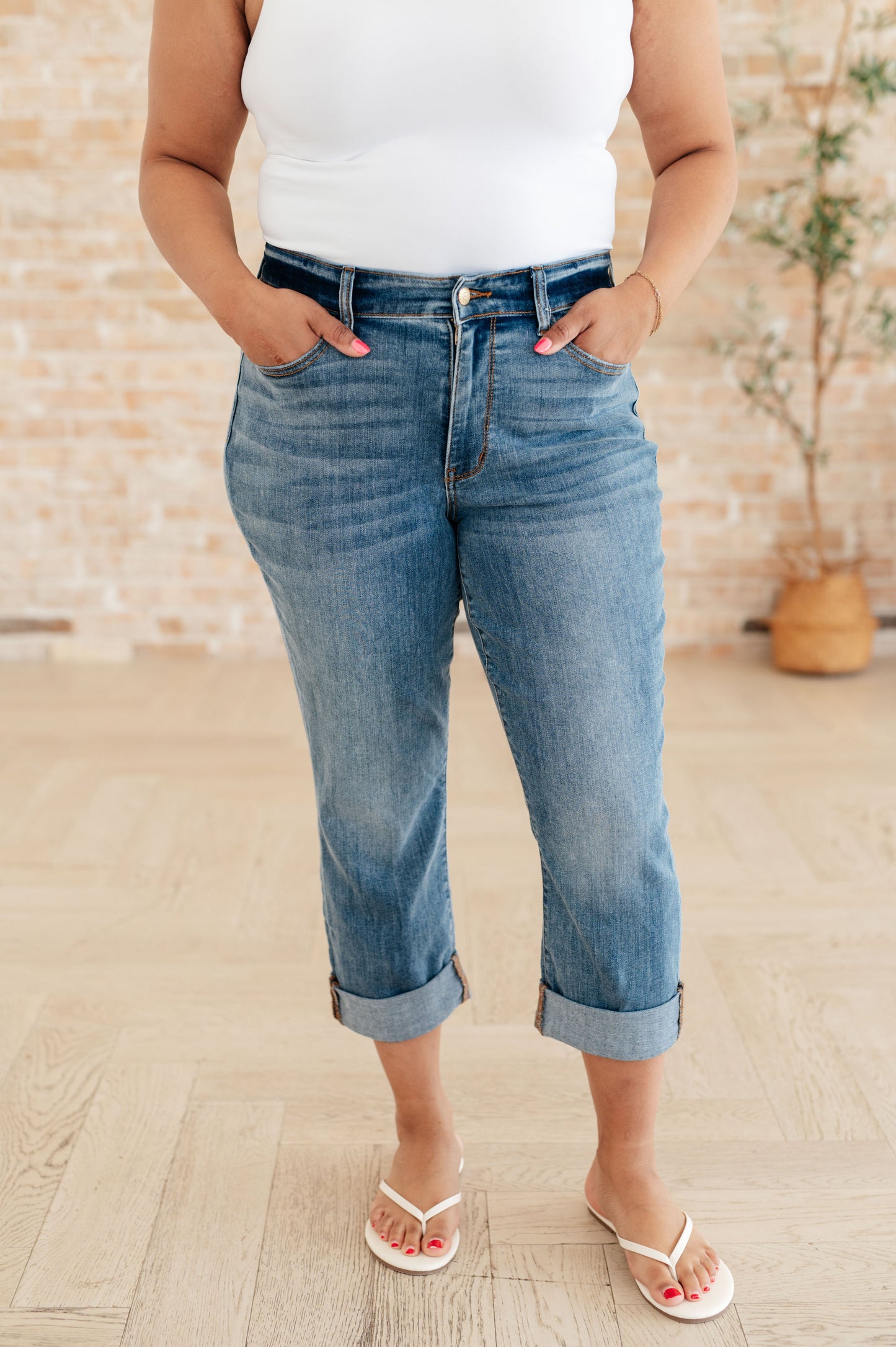 ONLINE EXCLUSIVE JUDY BLUE Laura Mid Rise Cuffed Skinny Capri Jeans