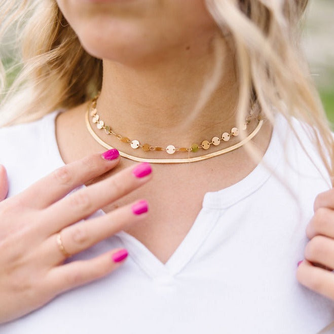 ONLINE EXCLUSIVE - Golden line coin necklace
