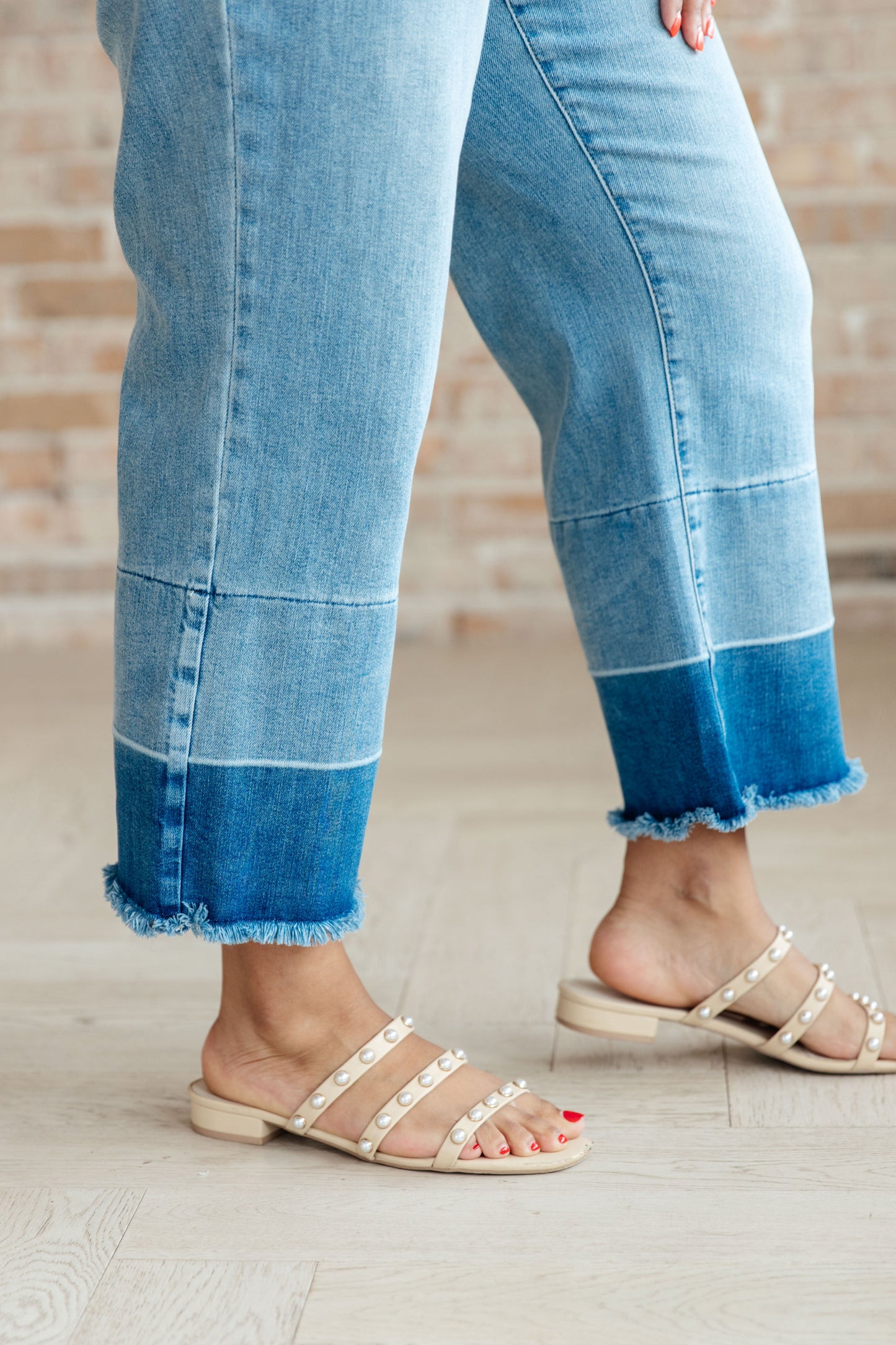ONLINE EXCLUSIVE JUDY BLUE Olivia High Rise Wide Leg Crop Jeans in Medium Wash