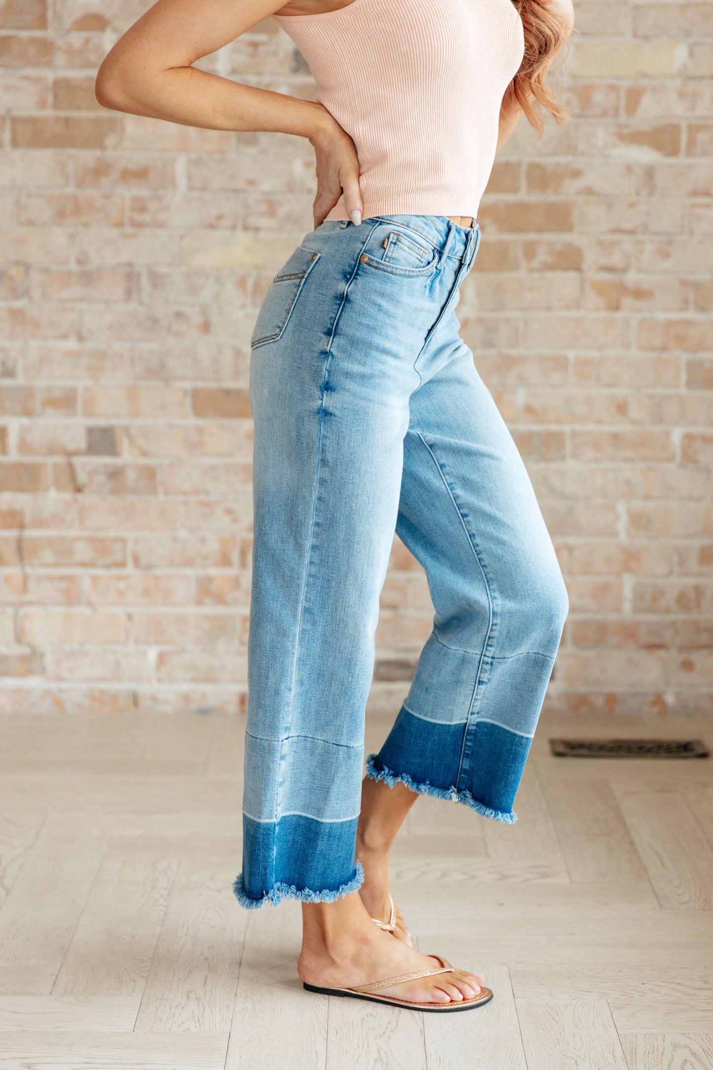 ONLINE EXCLUSIVE JUDY BLUE Olivia High Rise Wide Leg Crop Jeans in Medium Wash