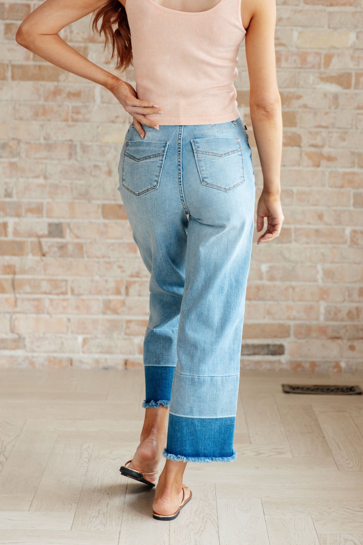 ONLINE EXCLUSIVE JUDY BLUE Olivia High Rise Wide Leg Crop Jeans in Medium Wash