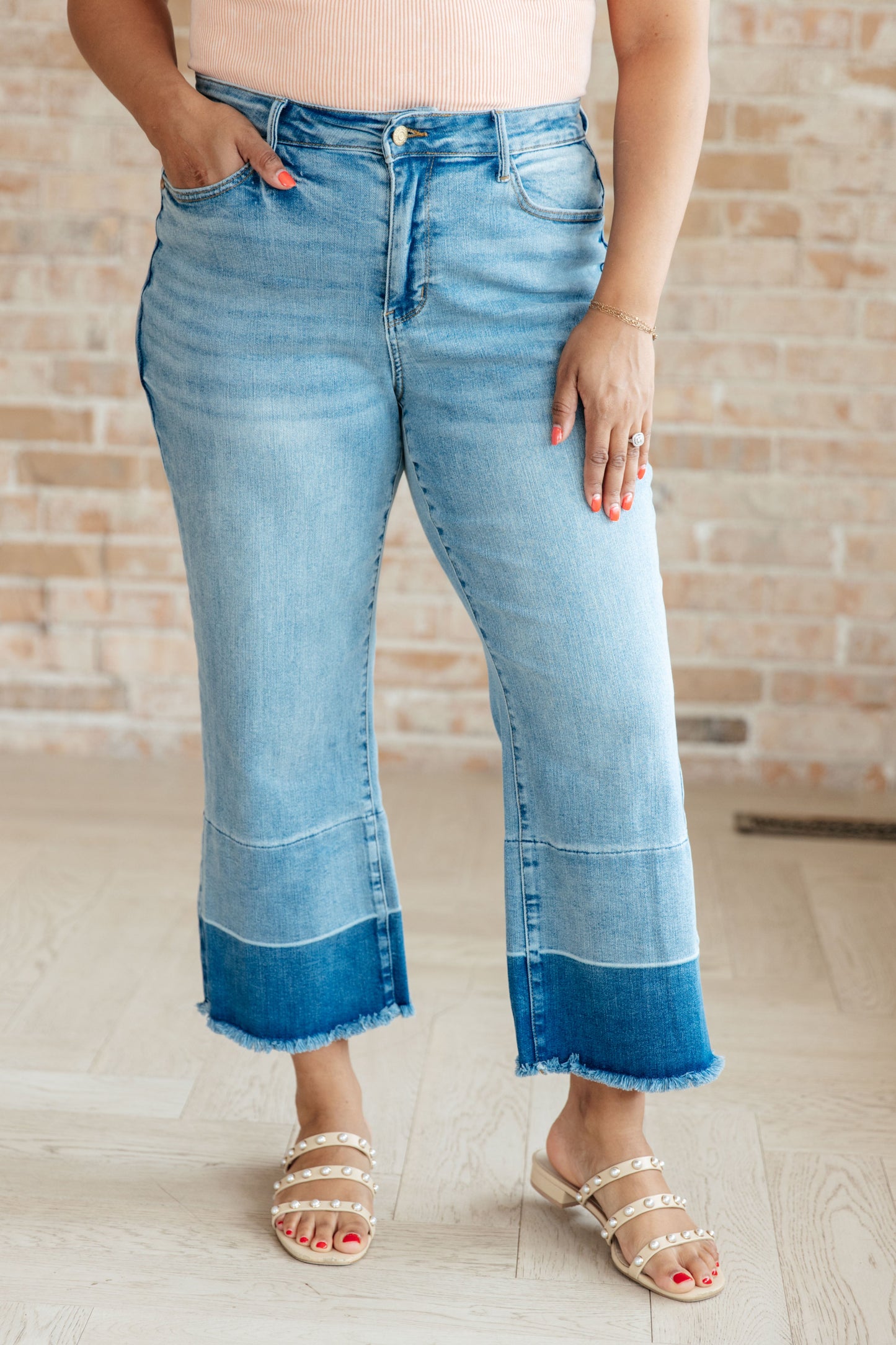 ONLINE EXCLUSIVE JUDY BLUE Olivia High Rise Wide Leg Crop Jeans in Medium Wash