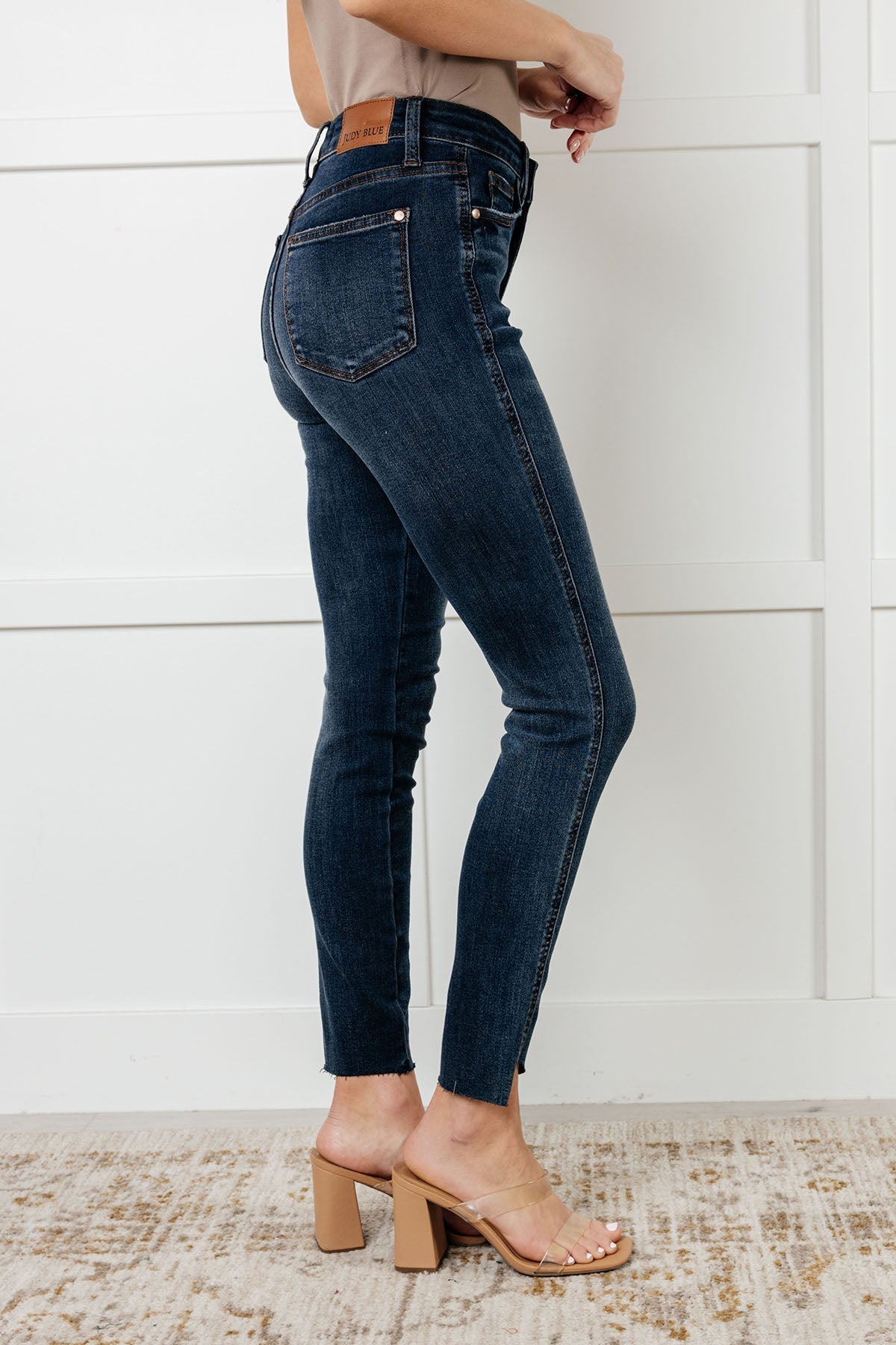ONLINE EXCLUSIVE Judy blue Tessa High Rise Control Top Step Hem Skinny Jeans