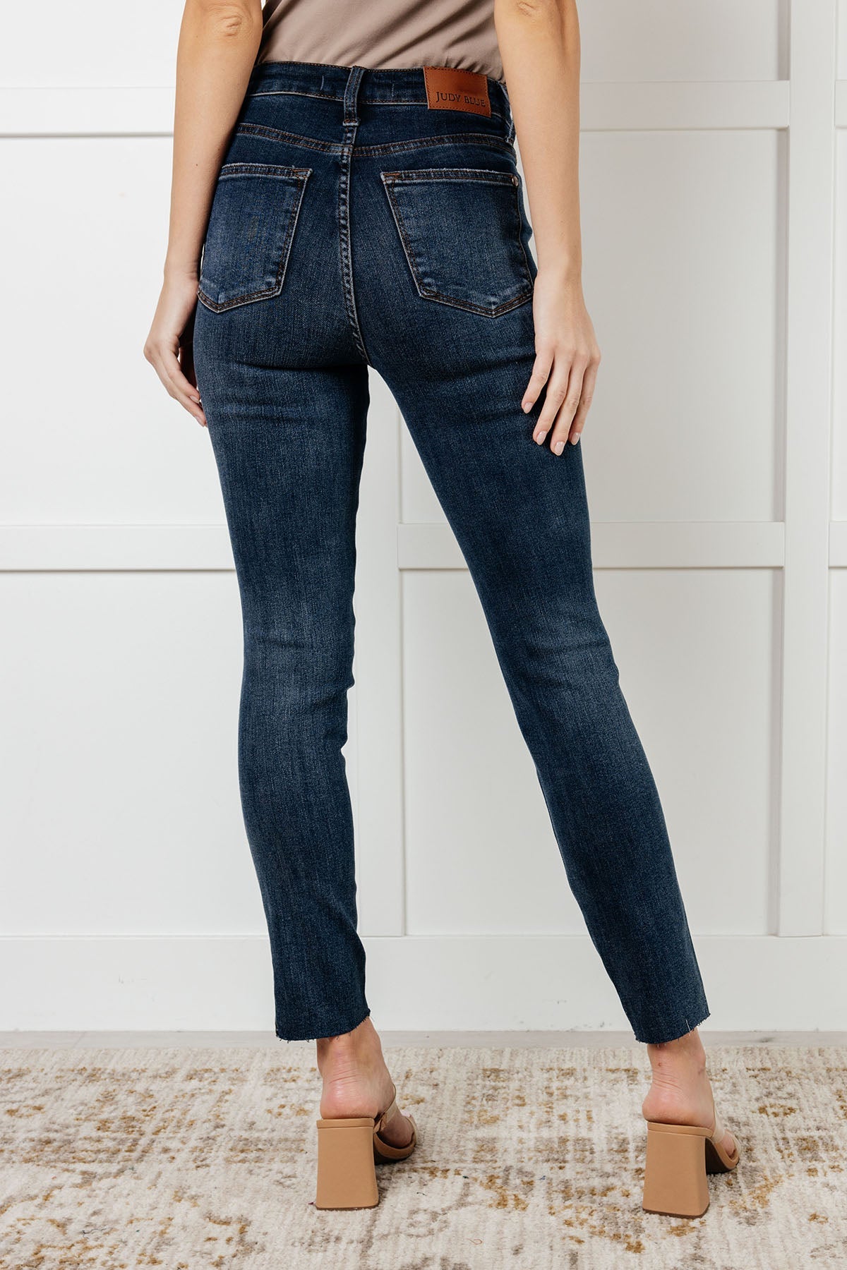 ONLINE EXCLUSIVE Judy blue Tessa High Rise Control Top Step Hem Skinny Jeans