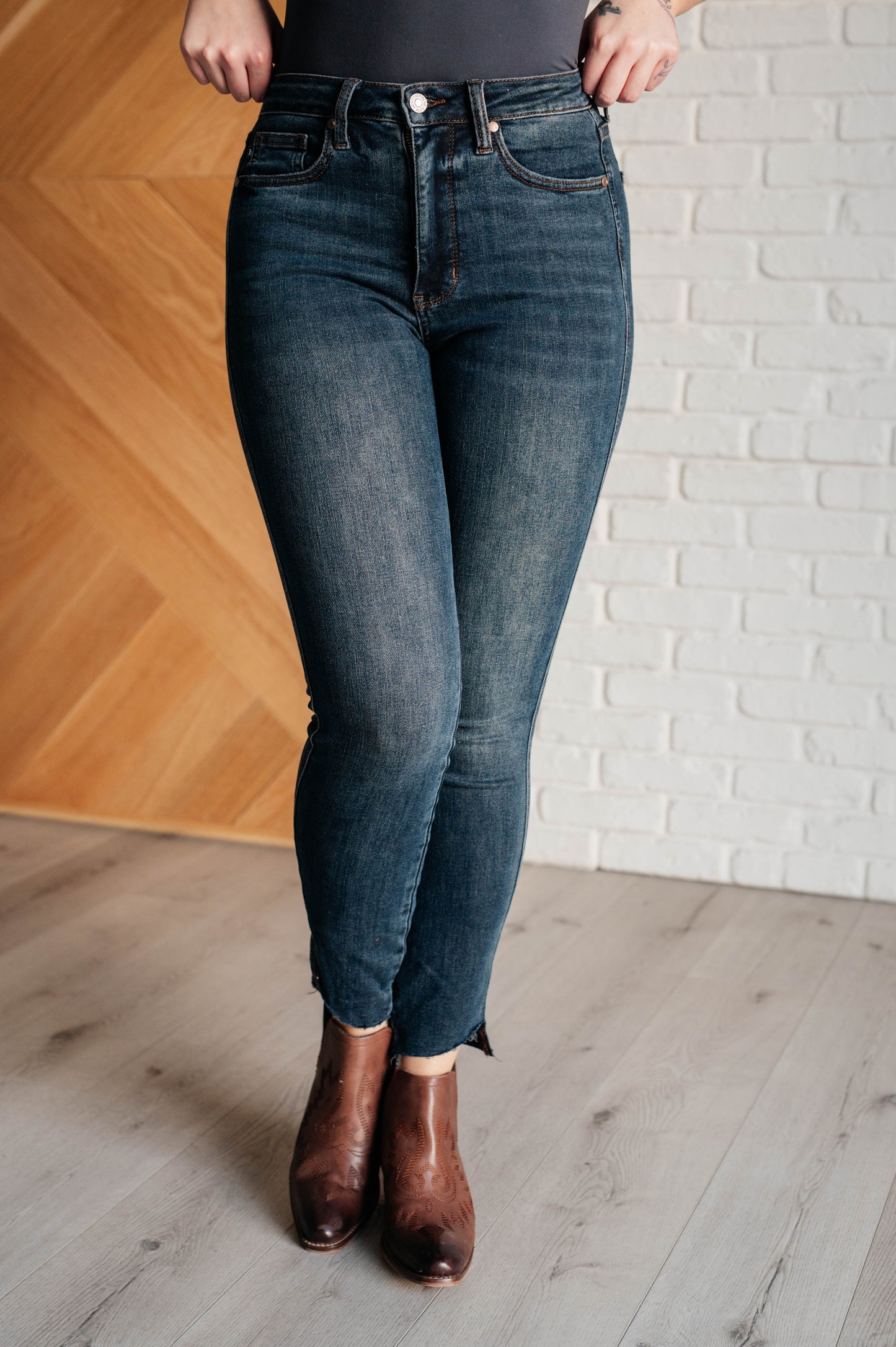 ONLINE EXCLUSIVE Judy blue Tessa High Rise Control Top Step Hem Skinny Jeans