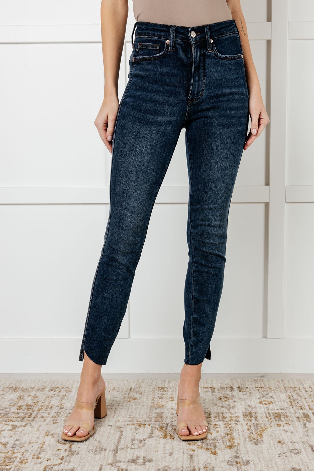 ONLINE EXCLUSIVE Judy blue Tessa High Rise Control Top Step Hem Skinny Jeans