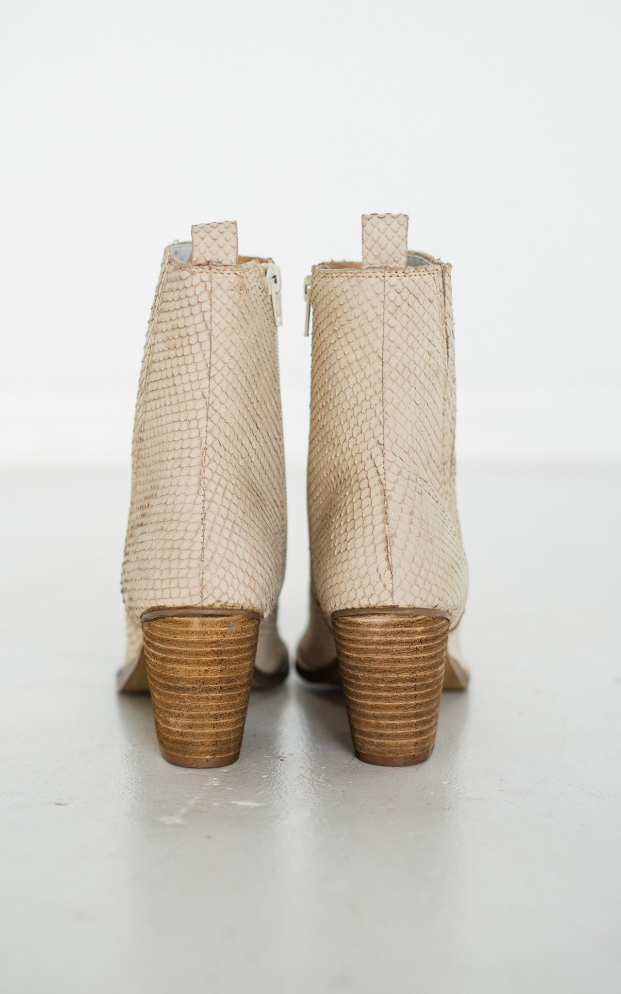 ONLINE EXCLUSIVE Taris Ankle Boot in Cream