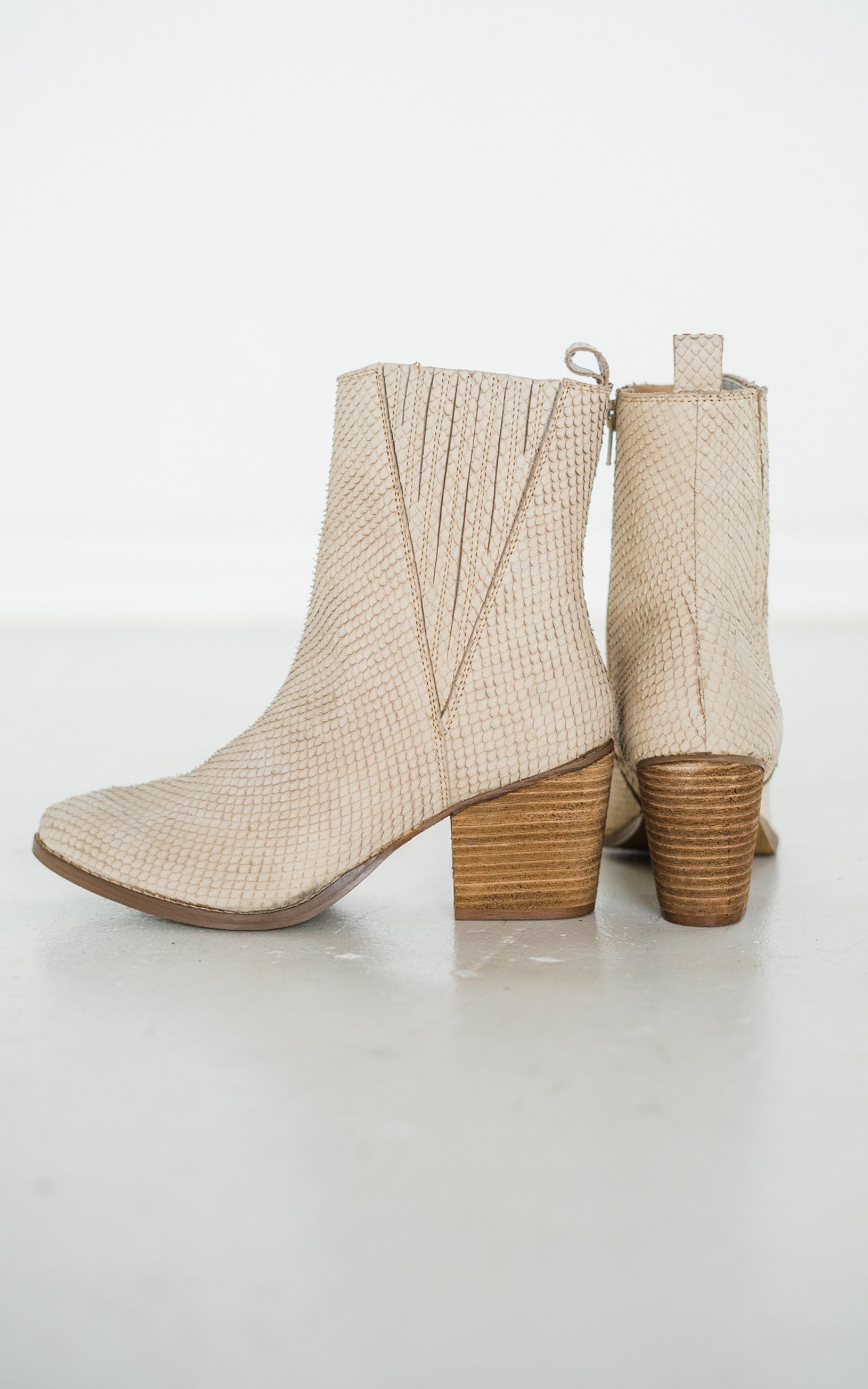 ONLINE EXCLUSIVE Taris Ankle Boot in Cream