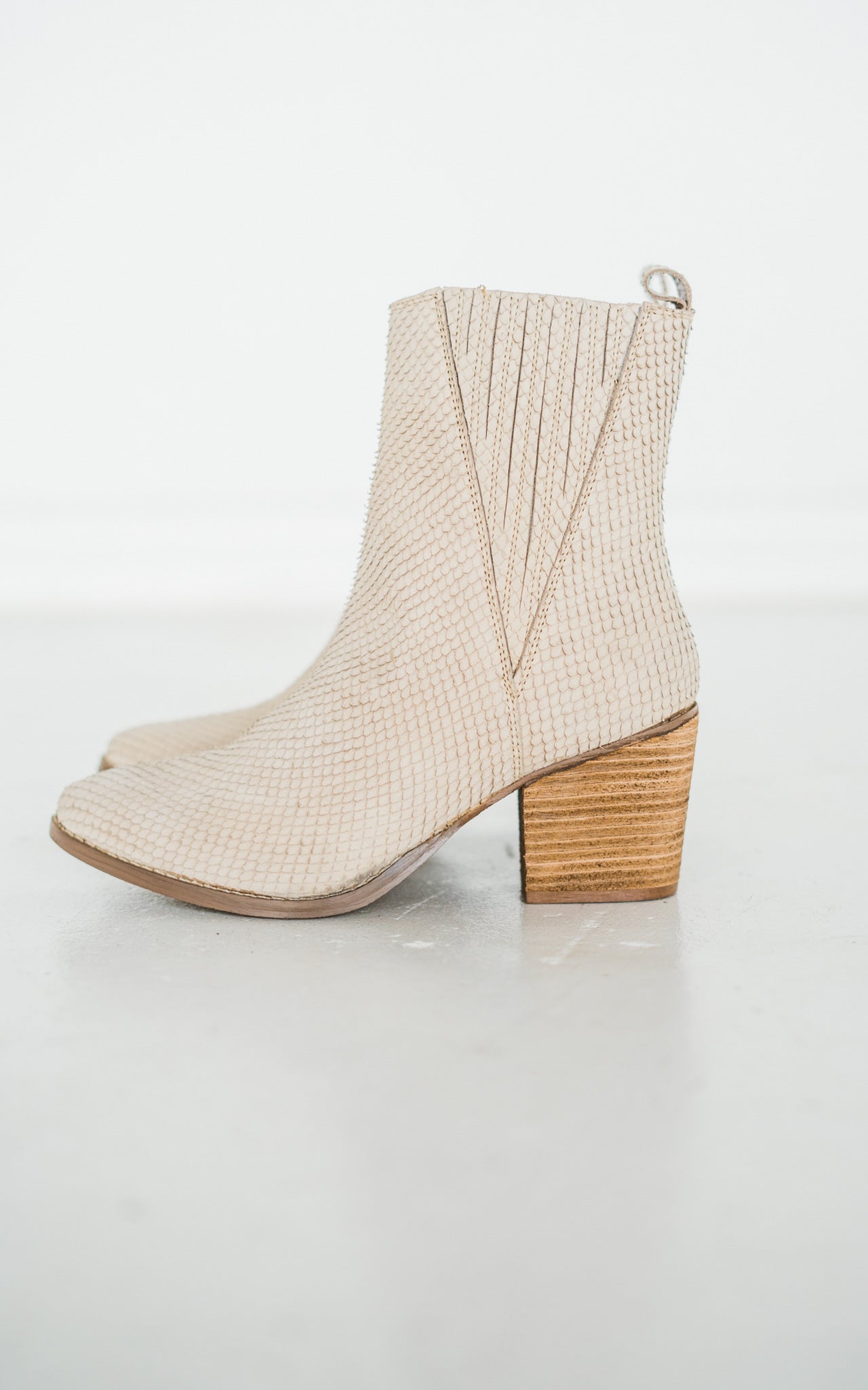 ONLINE EXCLUSIVE Taris Ankle Boot in Cream
