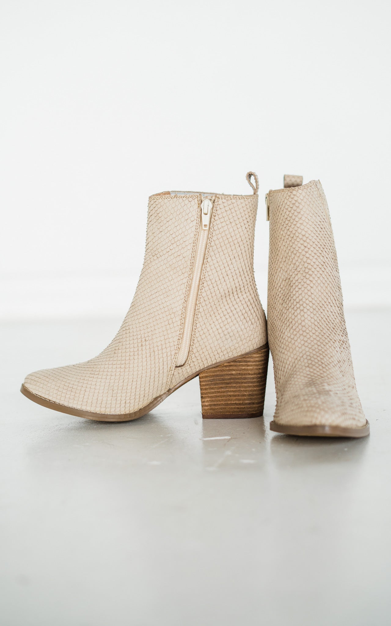 ONLINE EXCLUSIVE Taris Ankle Boot in Cream
