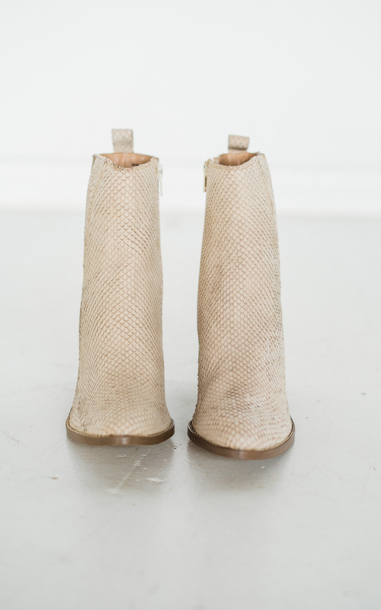 ONLINE EXCLUSIVE Taris Ankle Boot in Cream