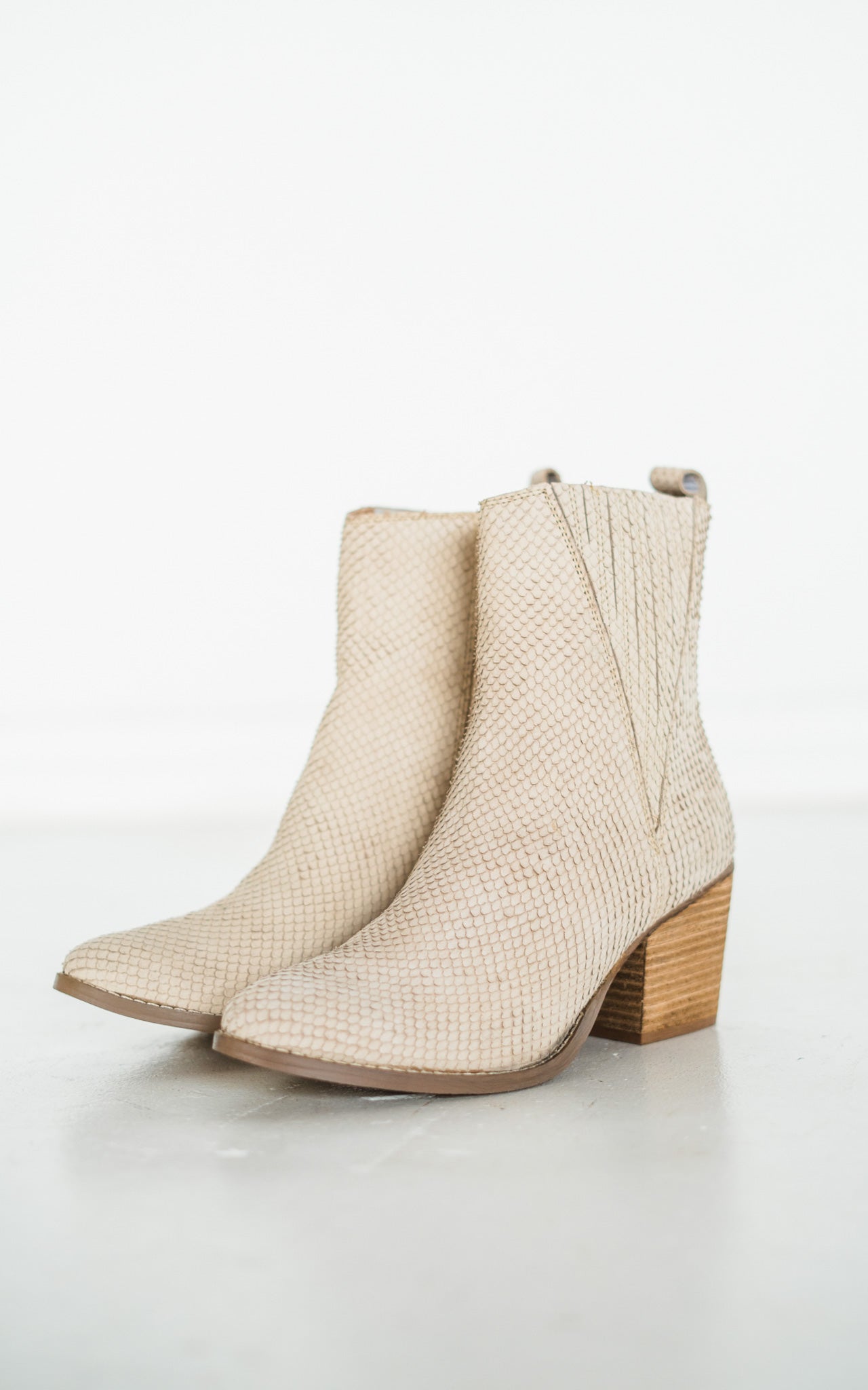 ONLINE EXCLUSIVE Taris Ankle Boot in Cream