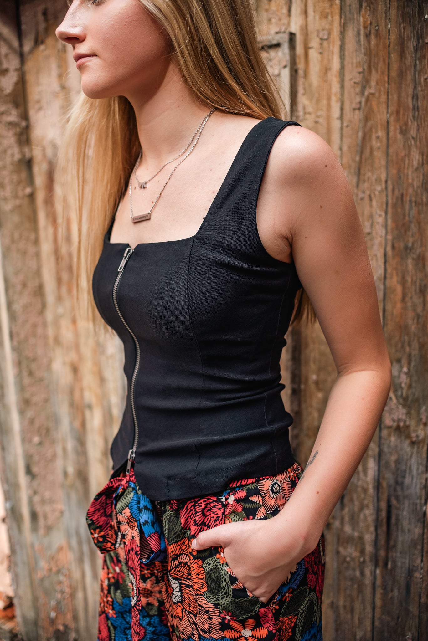 ZIP-UP SQUARE NECK TANK