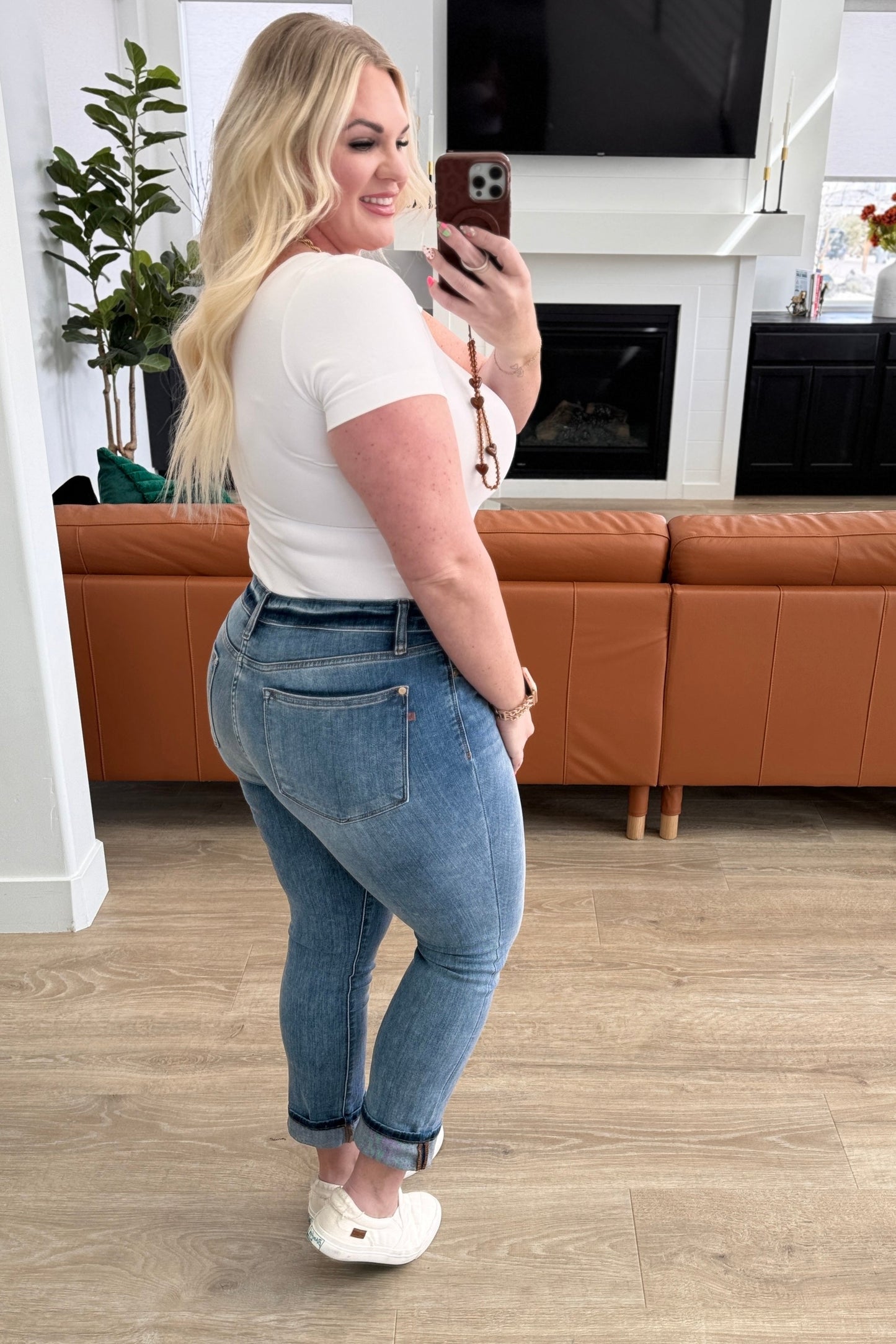 ONLINE EXCLUSIVE JUDY BLUE Laura Mid Rise Cuffed Skinny Capri Jeans