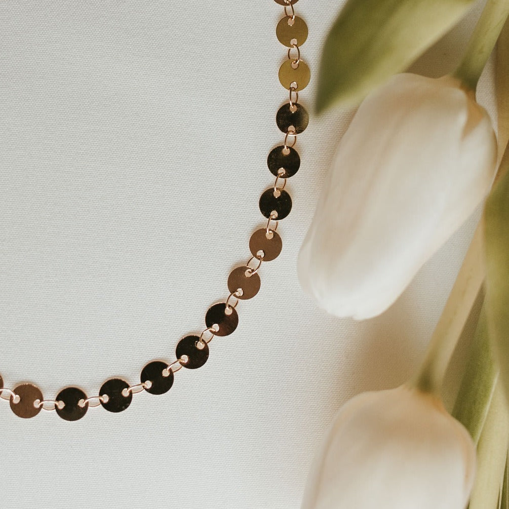 ONLINE EXCLUSIVE - Golden line coin necklace