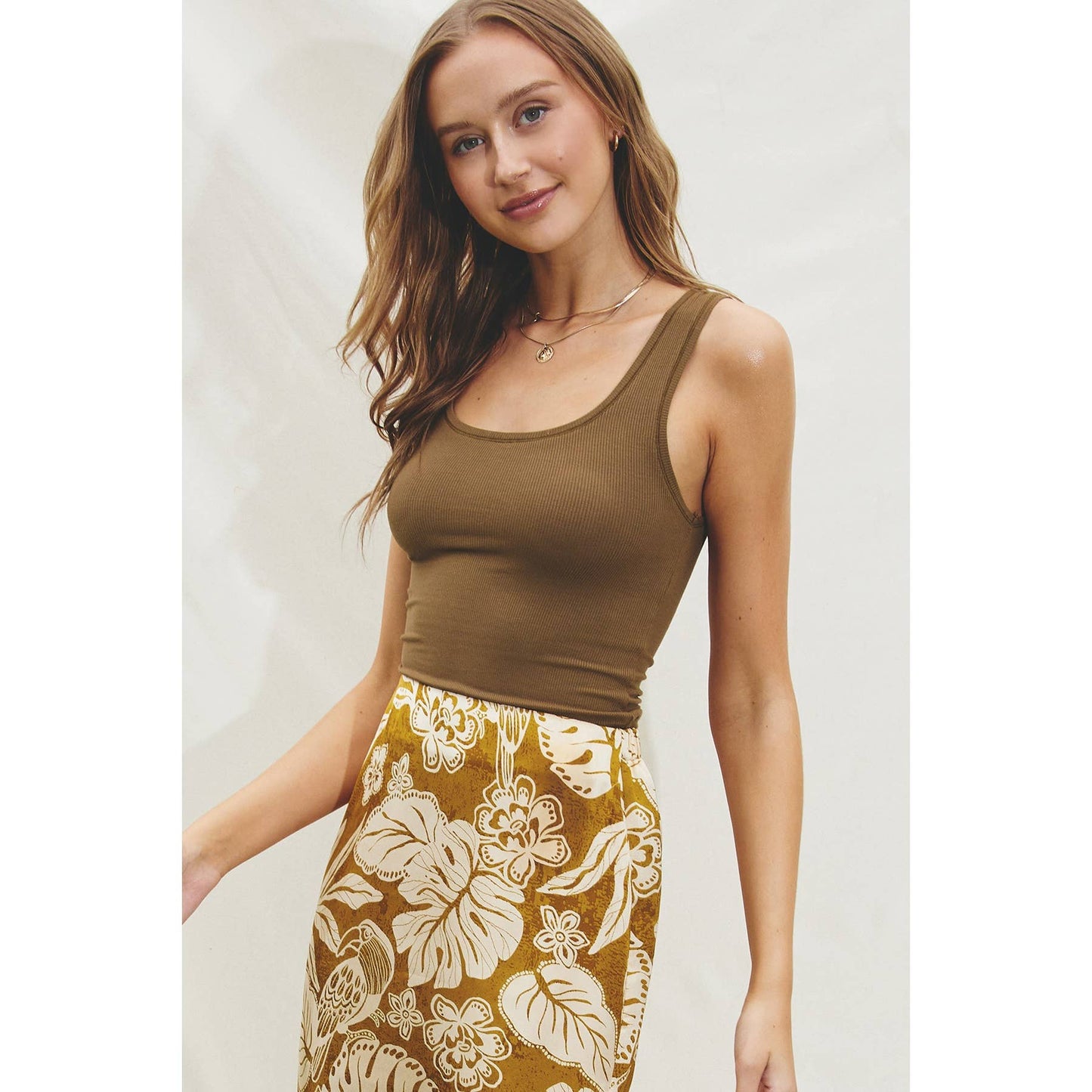 That Easy Scoop Neck Tank in dried sage