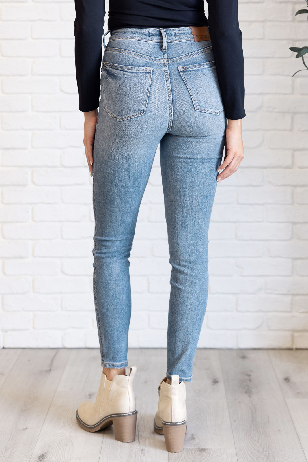 ONLINE EXCLUSIVE JUDY BLUE Justine High Rise Control Top Contrast Wash Skinny Jeans