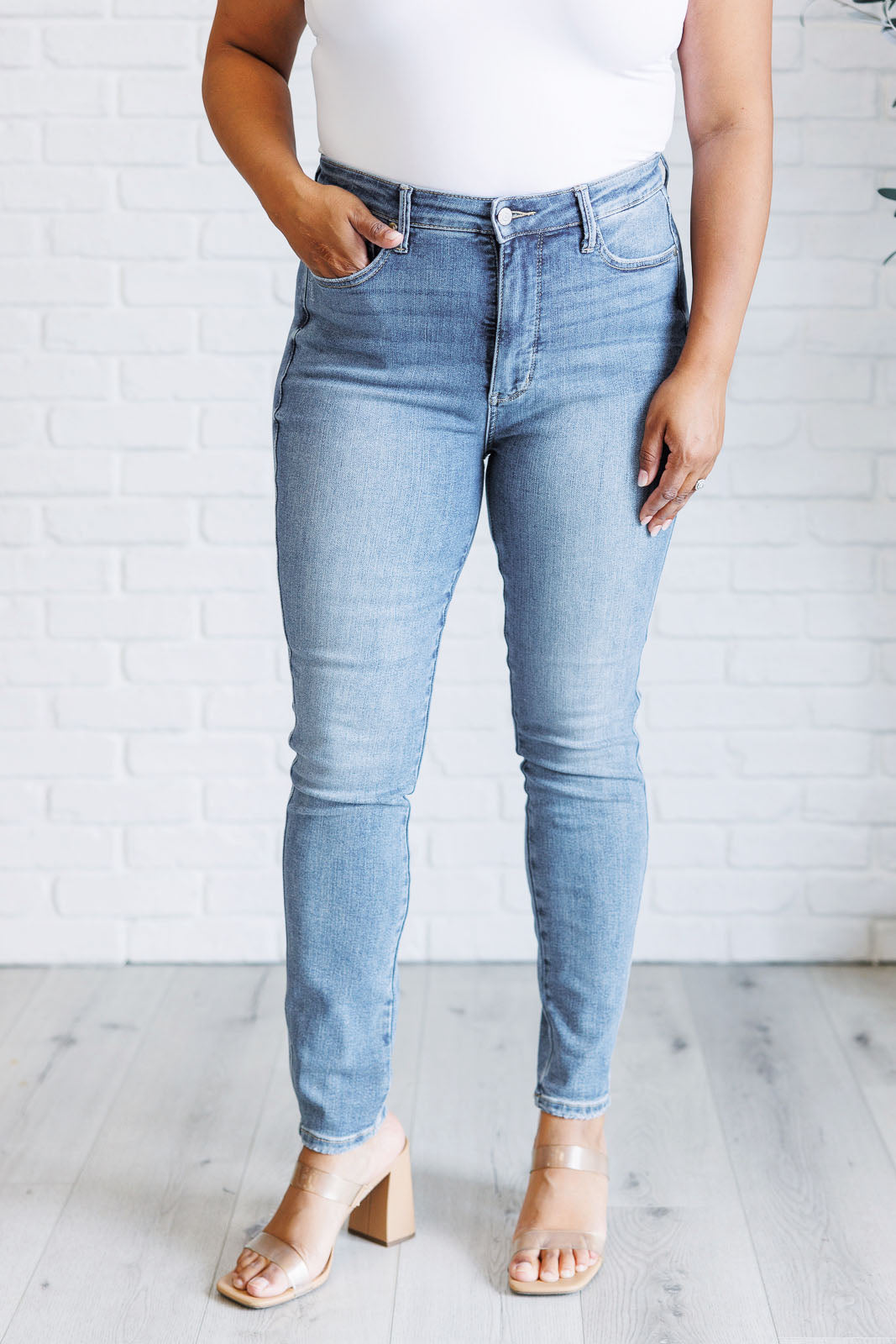 ONLINE EXCLUSIVE JUDY BLUE Justine High Rise Control Top Contrast Wash Skinny Jeans