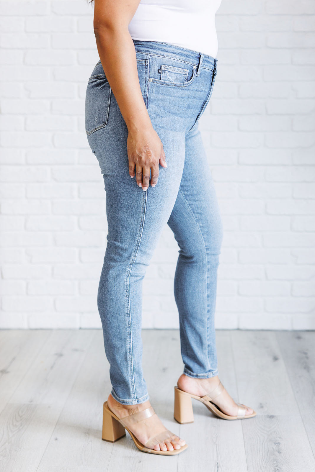 ONLINE EXCLUSIVE JUDY BLUE Justine High Rise Control Top Contrast Wash Skinny Jeans