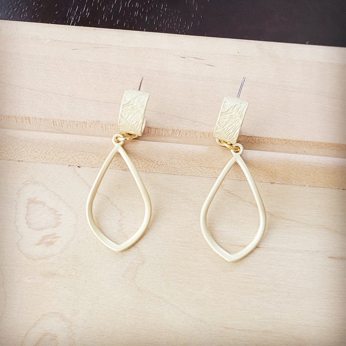 ONLINE EXCLUSIVE Matte Gold Cuff Earring w/ Teardrop Dangle 200j