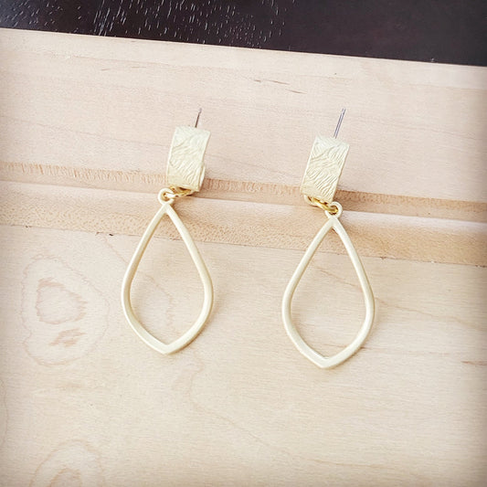 ONLINE EXCLUSIVE Matte Gold Cuff Earring w/ Teardrop Dangle 200j