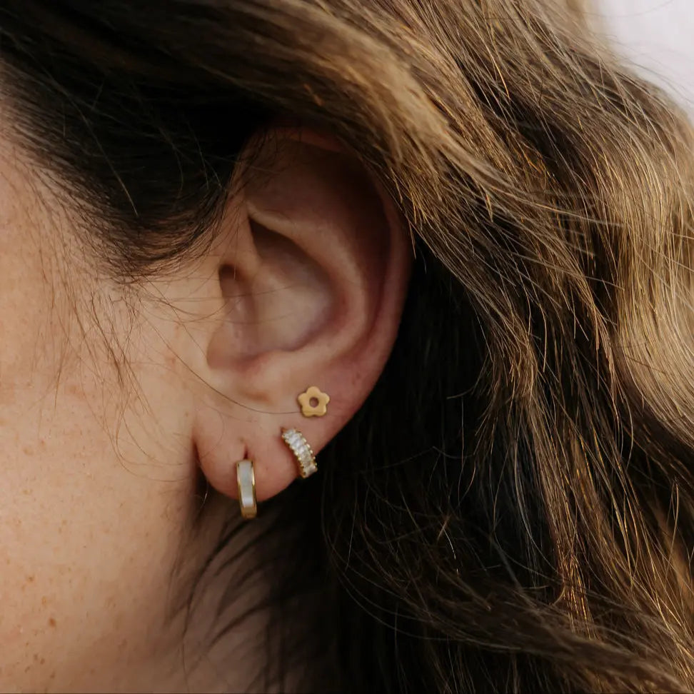 ONLINE EXCLUSIVE - Flower flat back studs