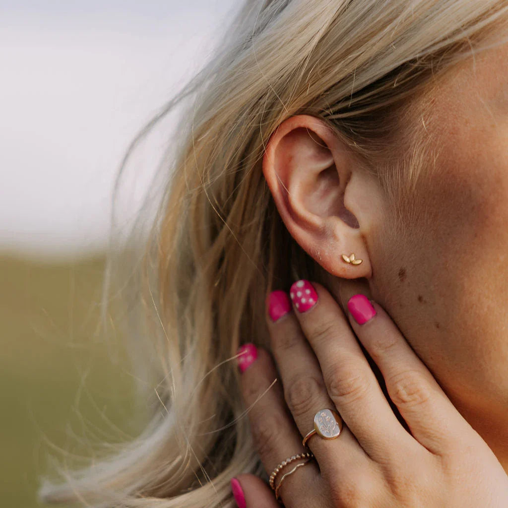 ONLINE EXCLUSIVE Lotus Flat Back Studs