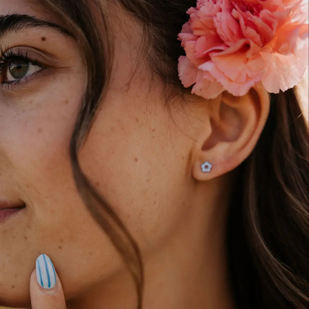 ONLINE EXCLUSIVE - Flower flat back studs