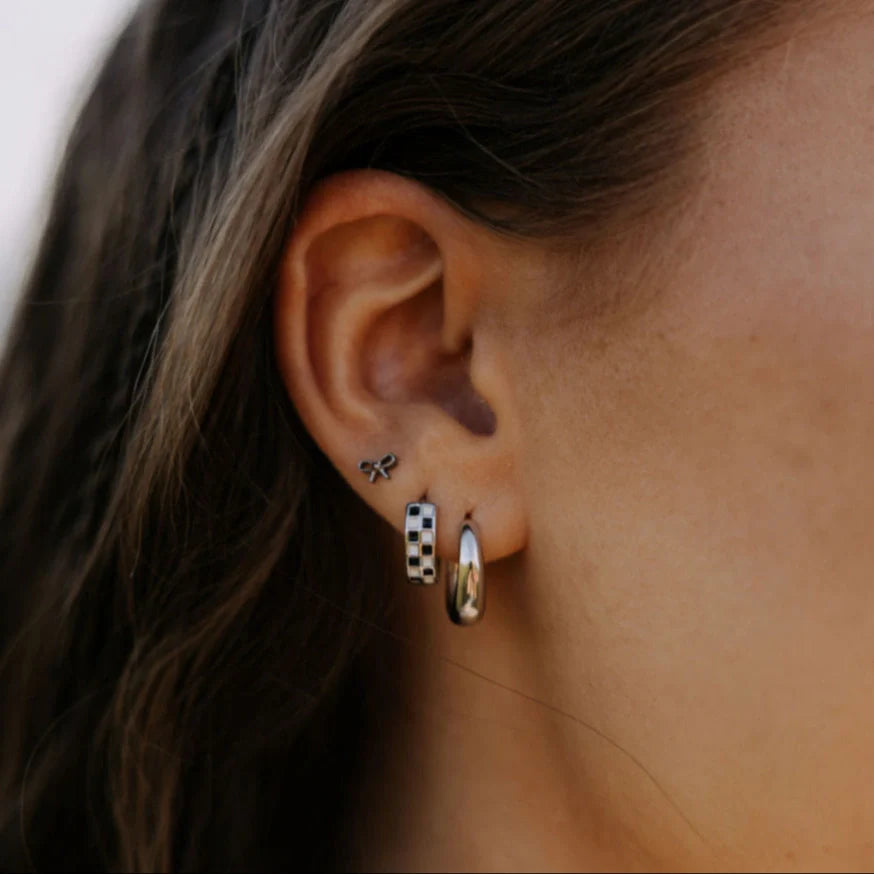 ONLINE EXCLUSIVE Bow Flat Back Studs