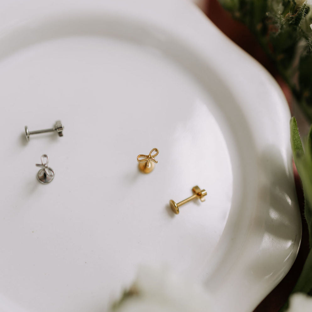 ONLINE EXCLUSIVE Bow Flat Back Studs