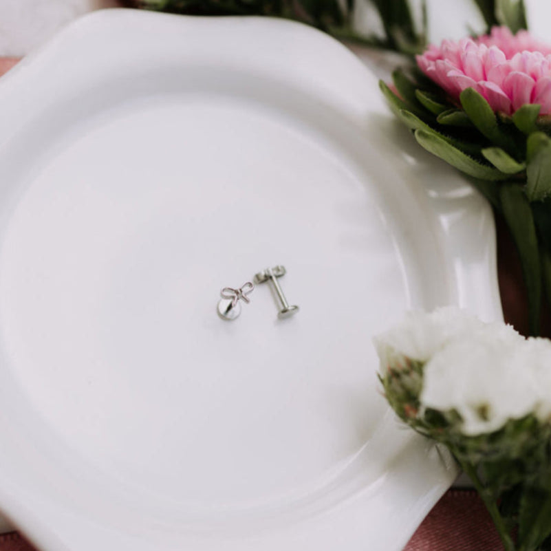 ONLINE EXCLUSIVE Bow Flat Back Studs