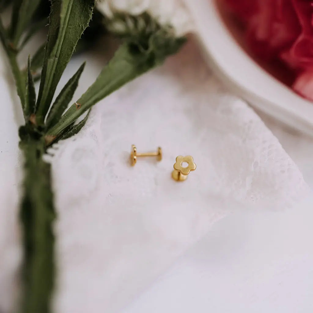 ONLINE EXCLUSIVE - Flower flat back studs