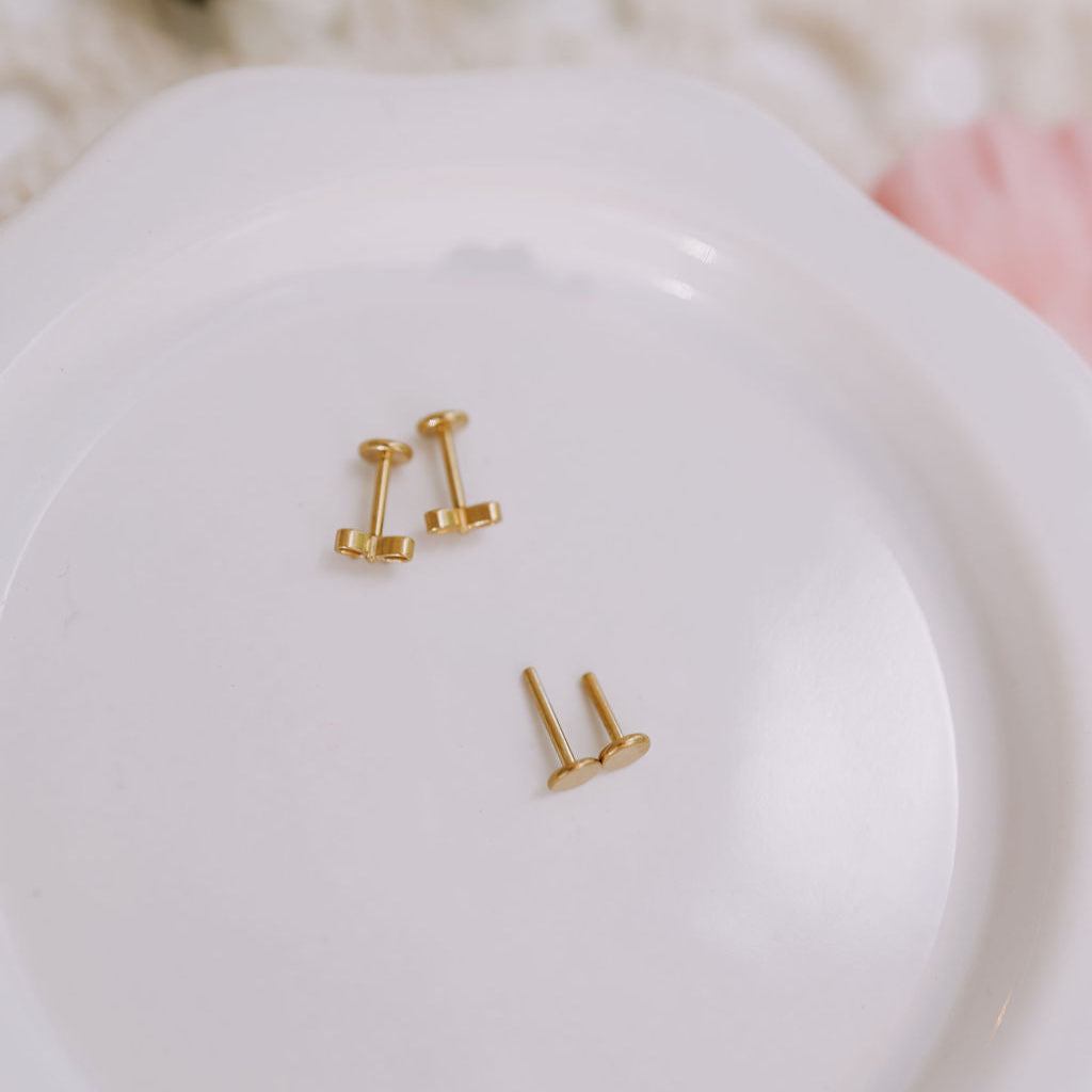 ONLINE EXCLUSIVE - Flat back studs