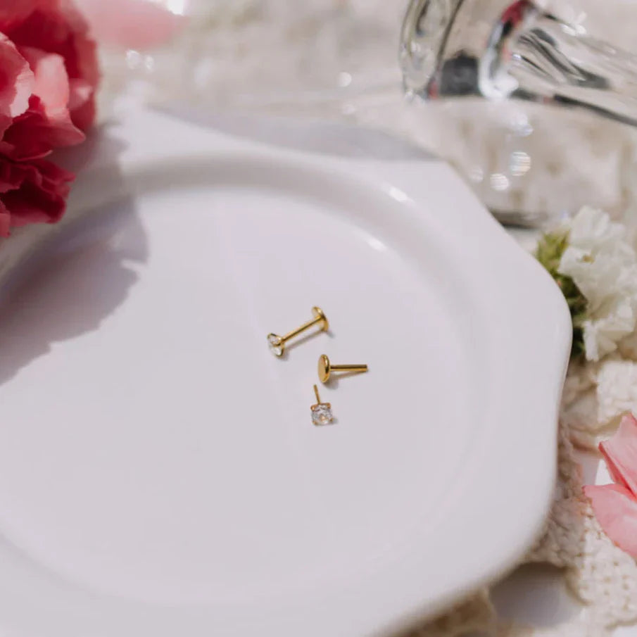 ONLINE EXCLUSIVE - Flat back studs