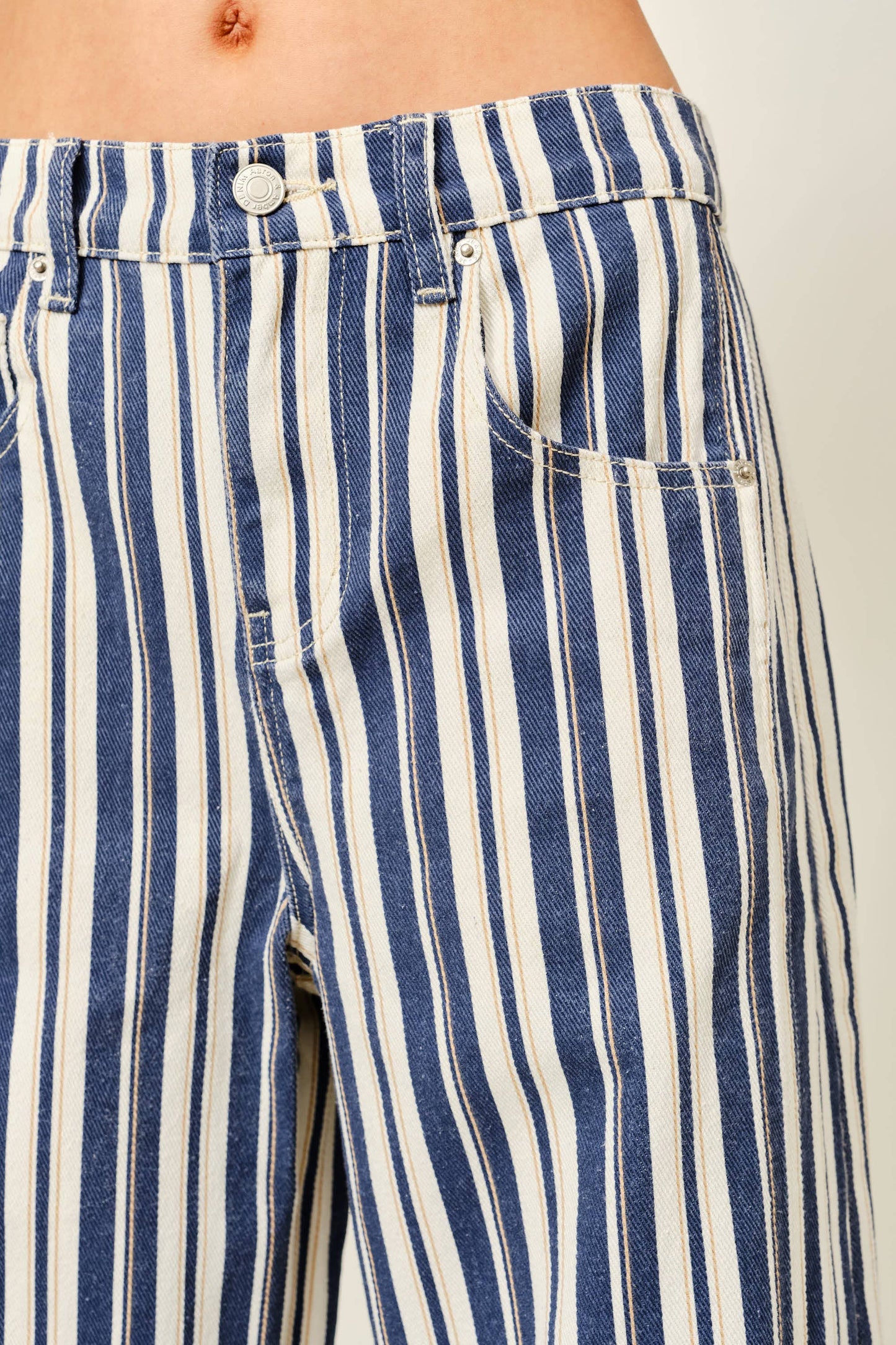 Sandy striped barrel jeans